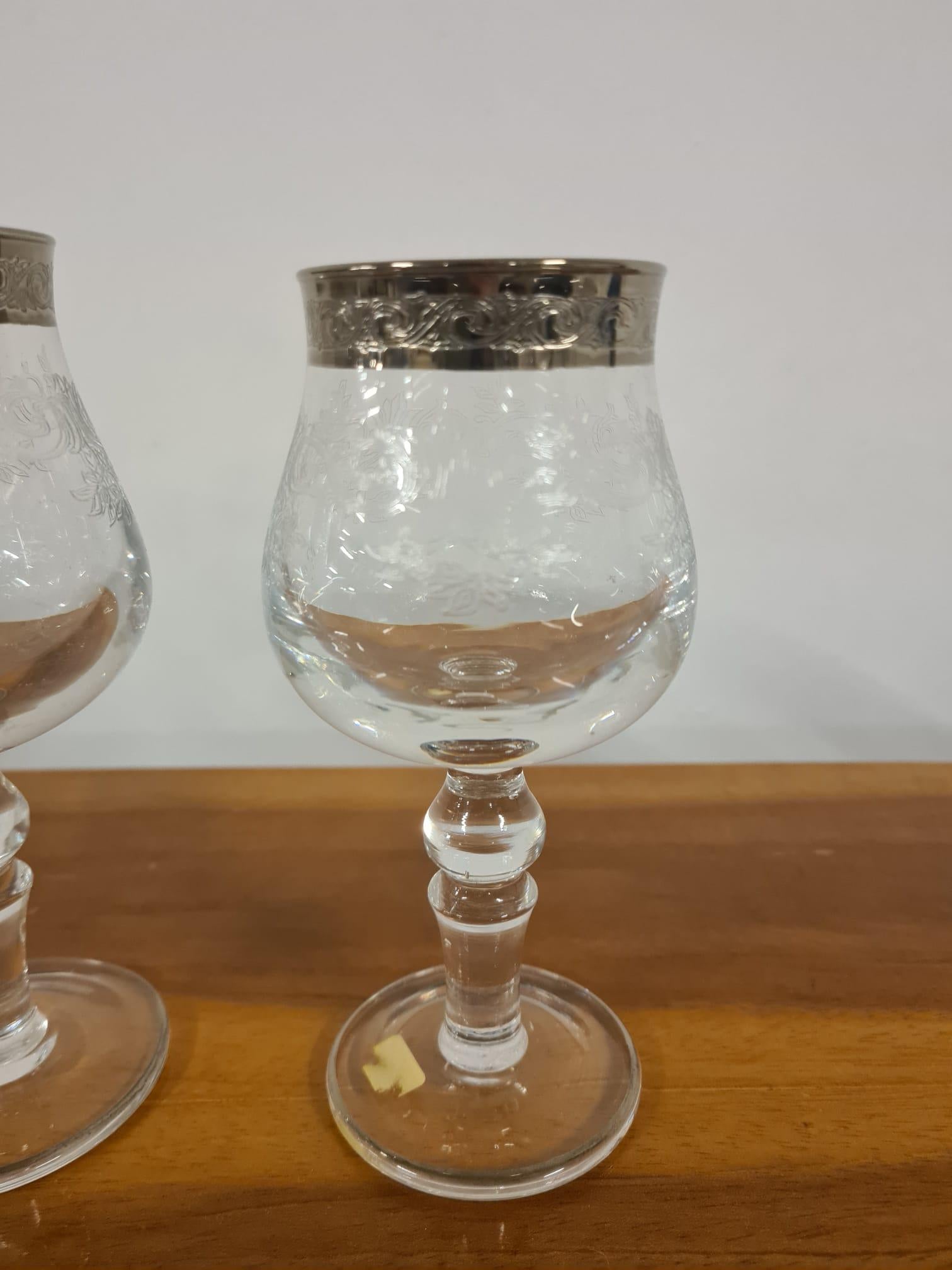 Service de verres à médailles pour 6 personnes en cristal et platine pcs 24 Excellent état - En vente à Torino, IT