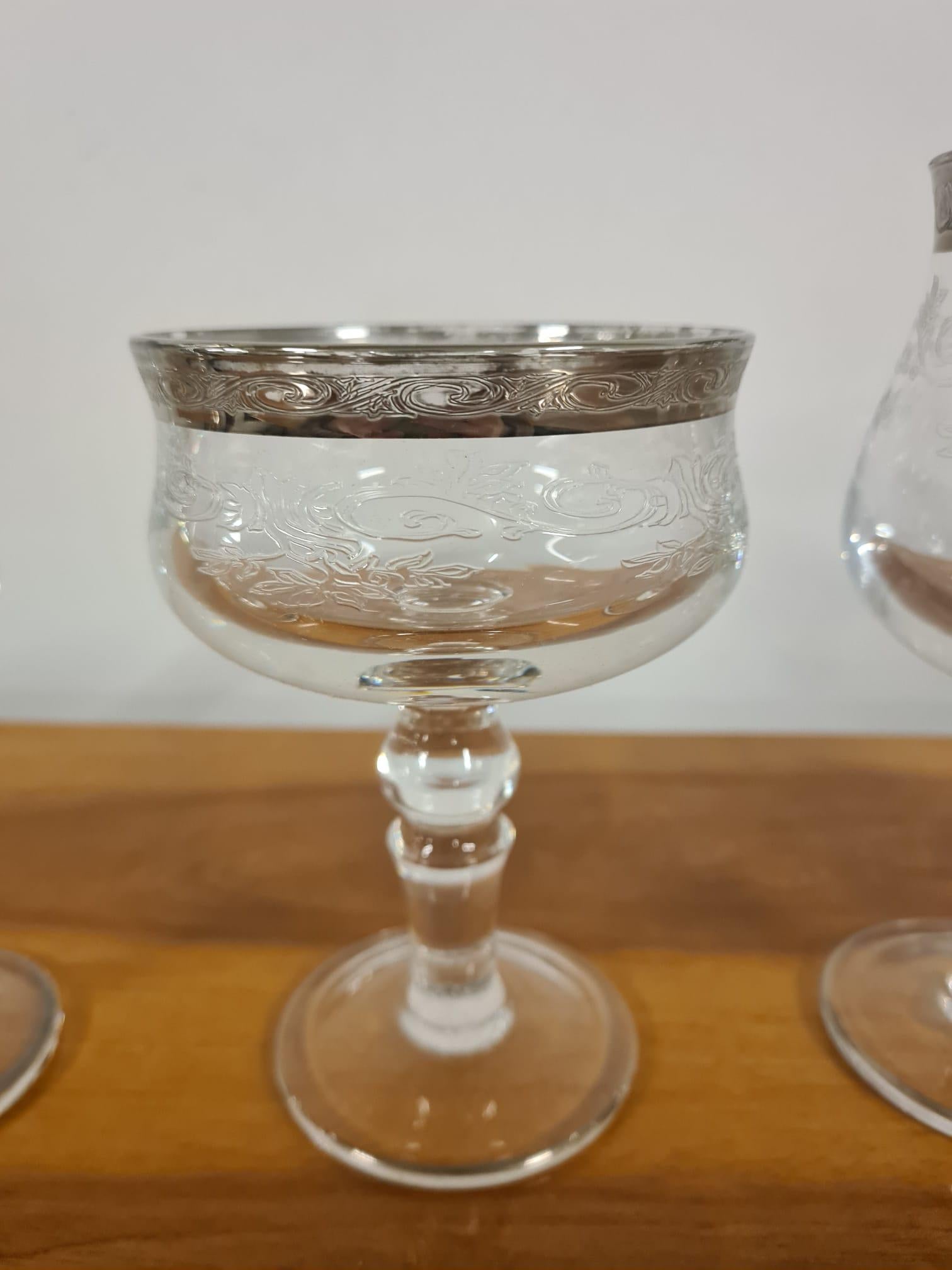 Mid-20th Century Service de verres à médailles pour 6 personnes en cristal et platine pcs 24 en vente