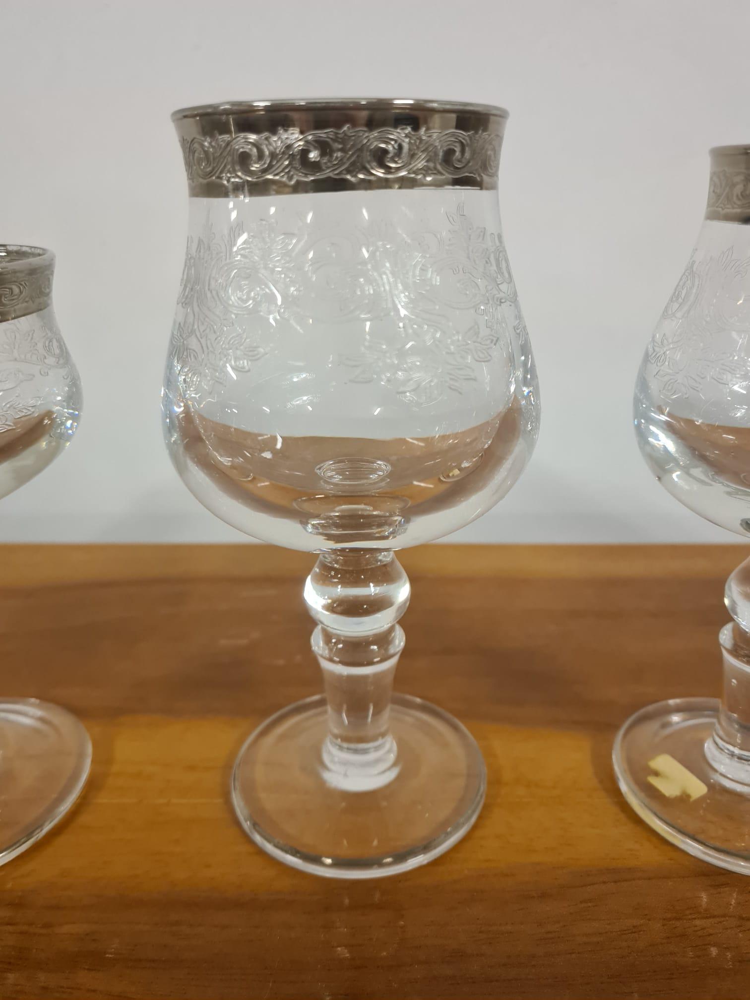 Service de verres à médailles pour 6 personnes en cristal et platine pcs 24 en vente 3