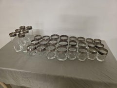 Servicio de copas con banda de plata fabricado por Dorothy Thorpe inc.