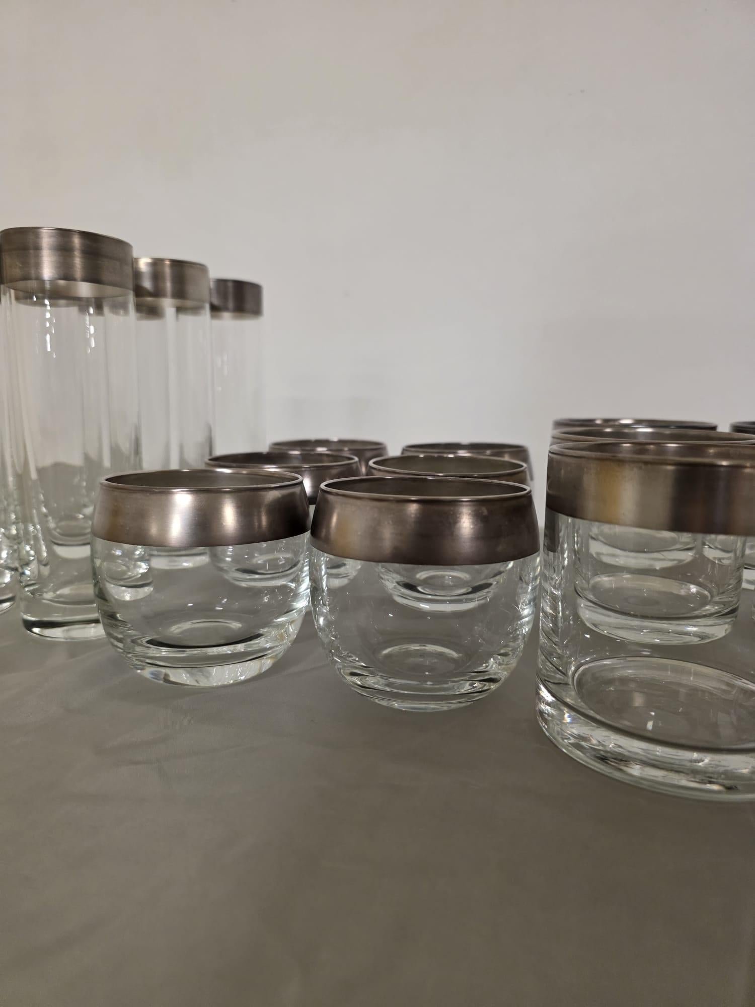 Service en verre Silver Band fabriqué par Dorothy Thorpe inc. en vente 3