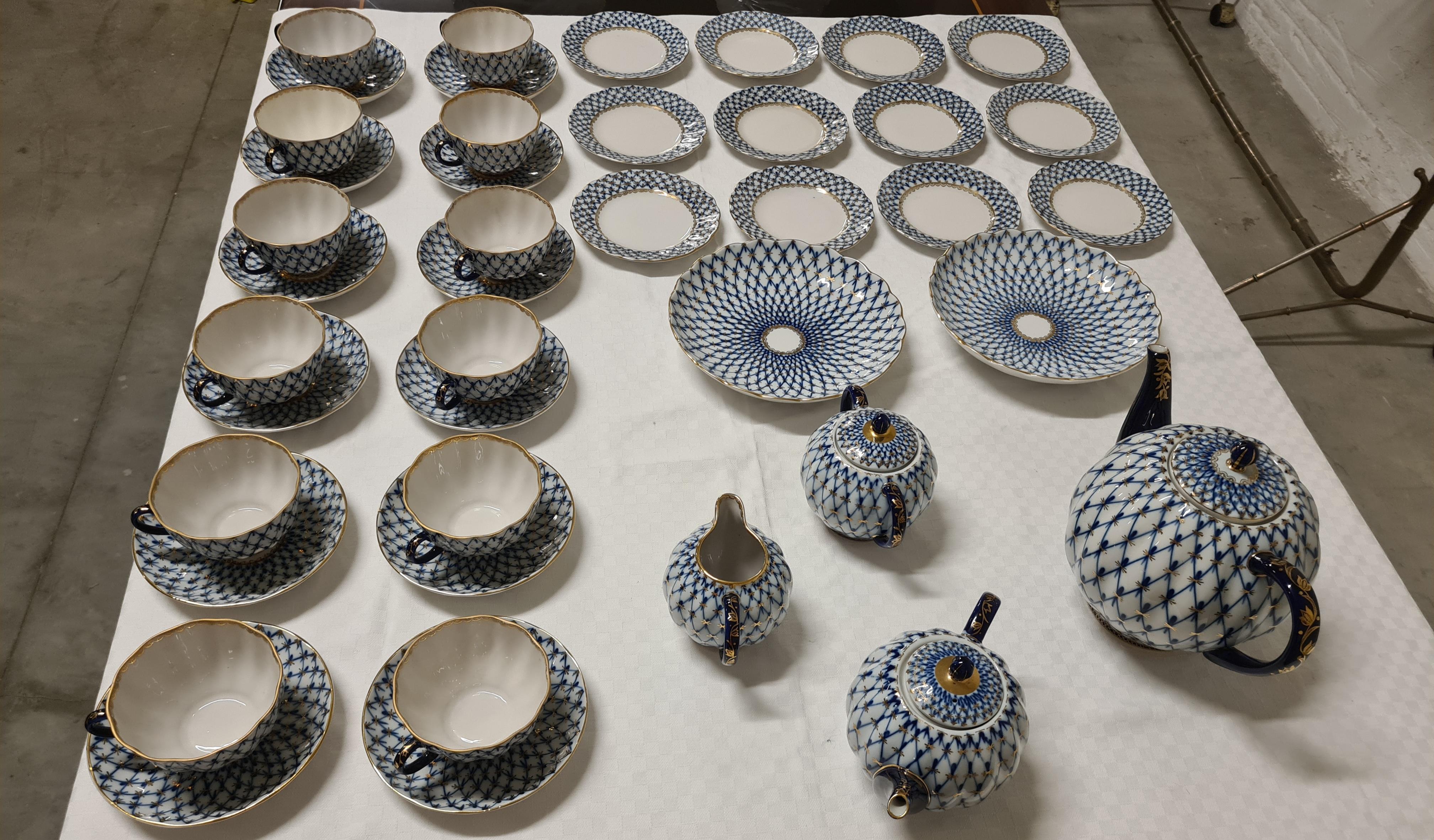 Mid-20th Century Service  Cobalt Net of the Russian Imperial Lomonosov Factory