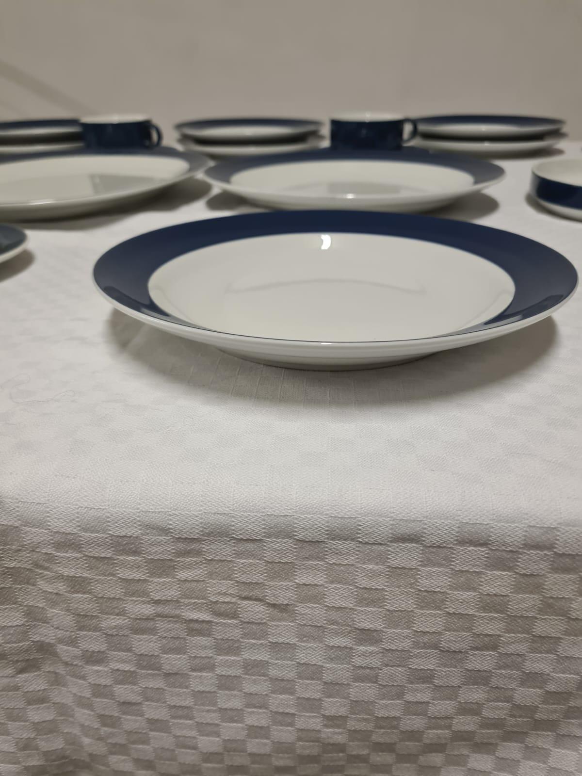 Servicio de columna 61 piezas de Giovanni Gariboldi para Richard Ginori en Excelente estado para la venta en Torino, IT