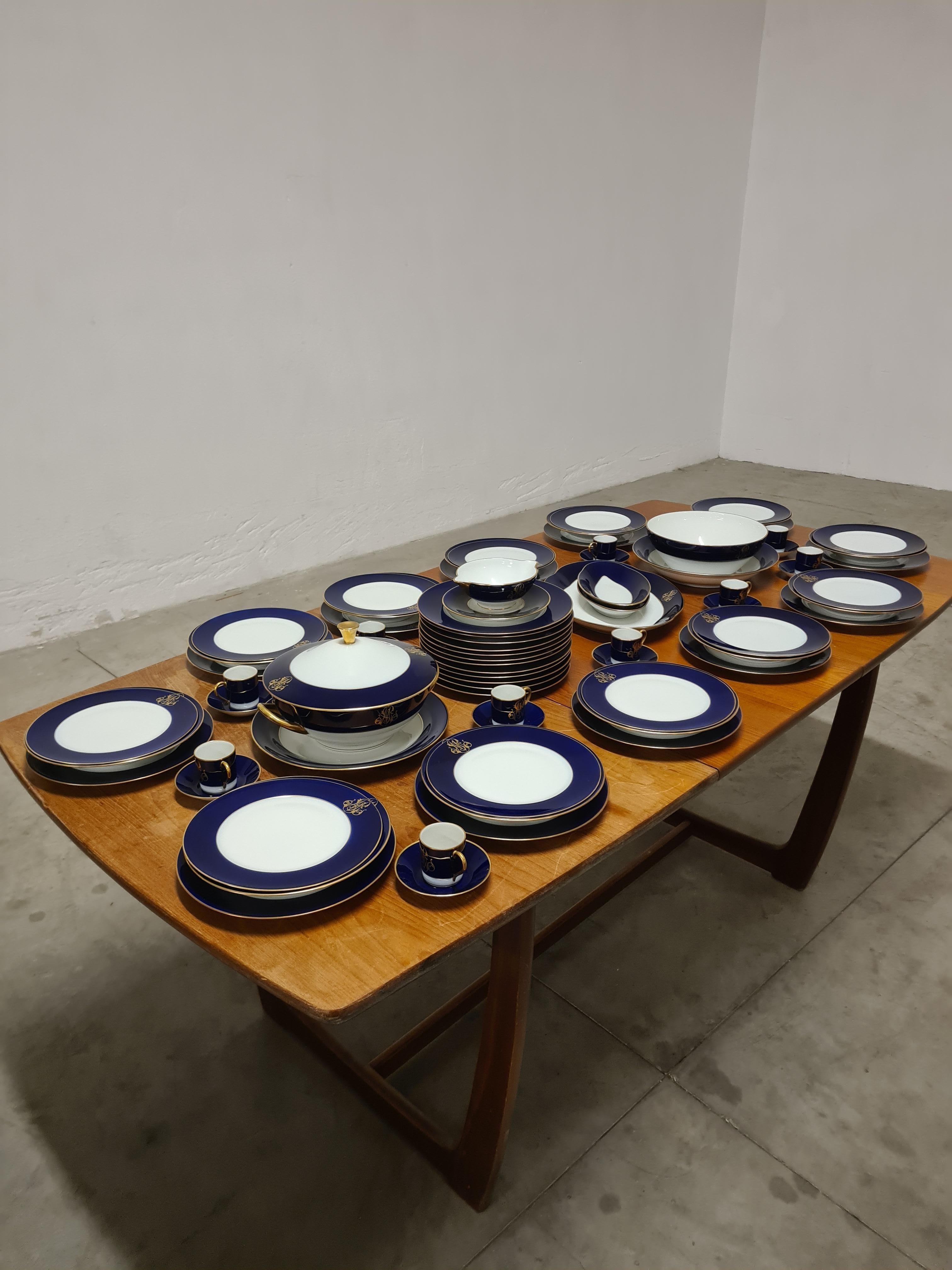 12-person service Cobalt blue by Rocal Limoges, 68 pieces In Excellent Condition For Sale In Torino, IT