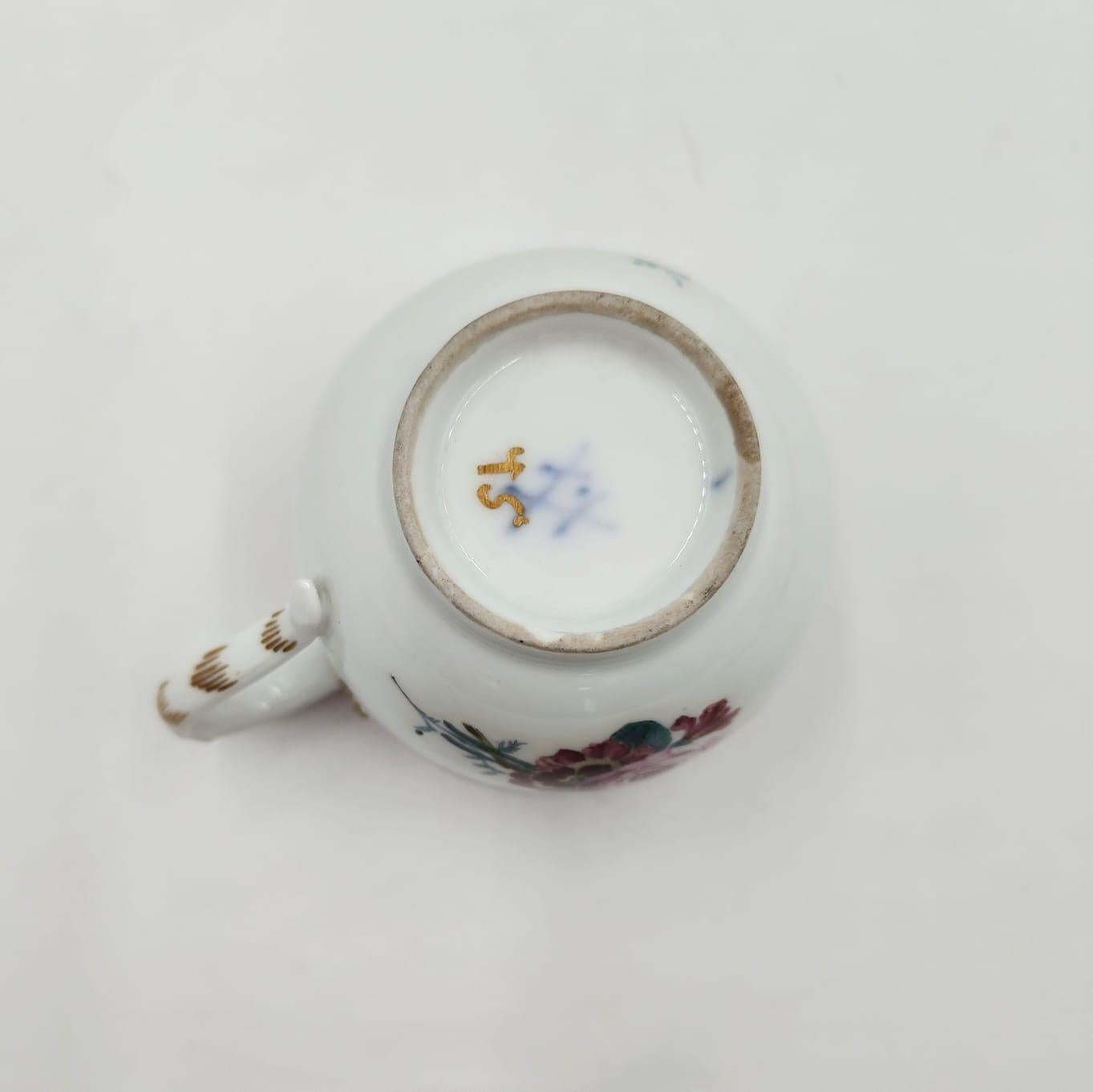 Servicio de té de dos piezas Fabricación alemana Meissen, 1910 Pintado a mano en venta