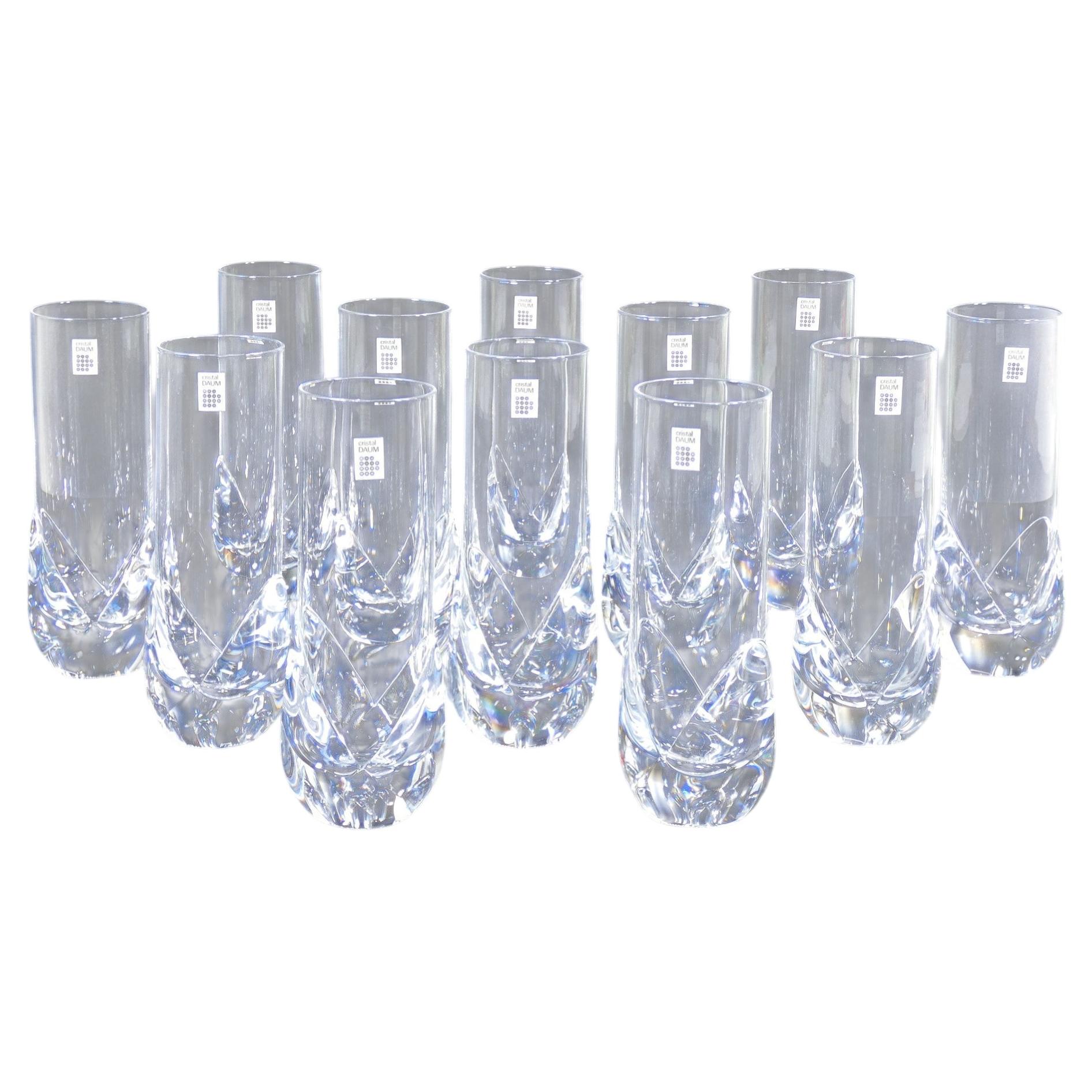Ensemble de 12 verres en cristal DAUM France modèle Corolle. France, 1980