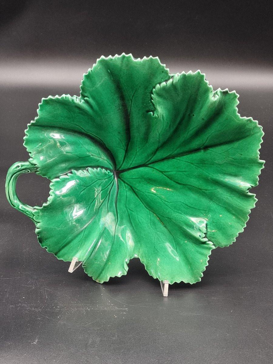 Copeland & Garrett green faience plate service, England, 19th century For Sale 4