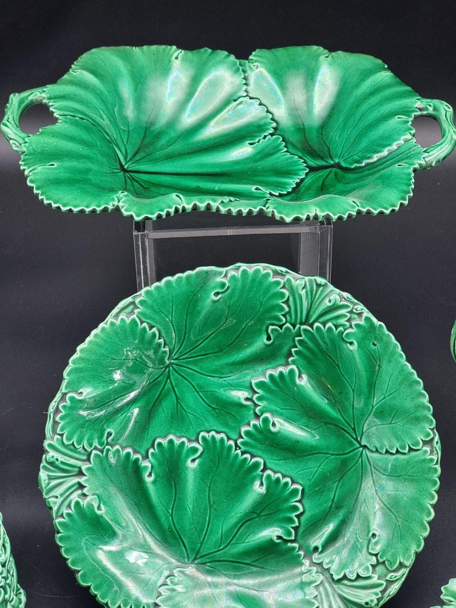 Ceramic Copeland & Garrett green faience plate service, England, 19th century For Sale