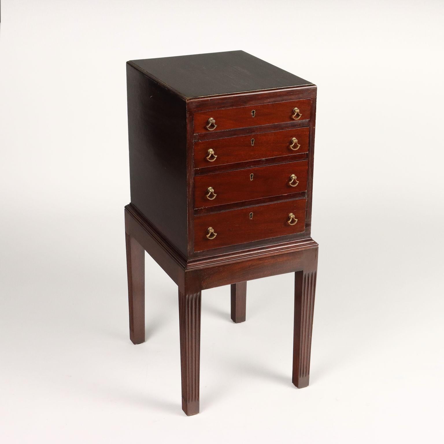 English Cutlery Service with Cabinet England Late 19th Century For Sale 9