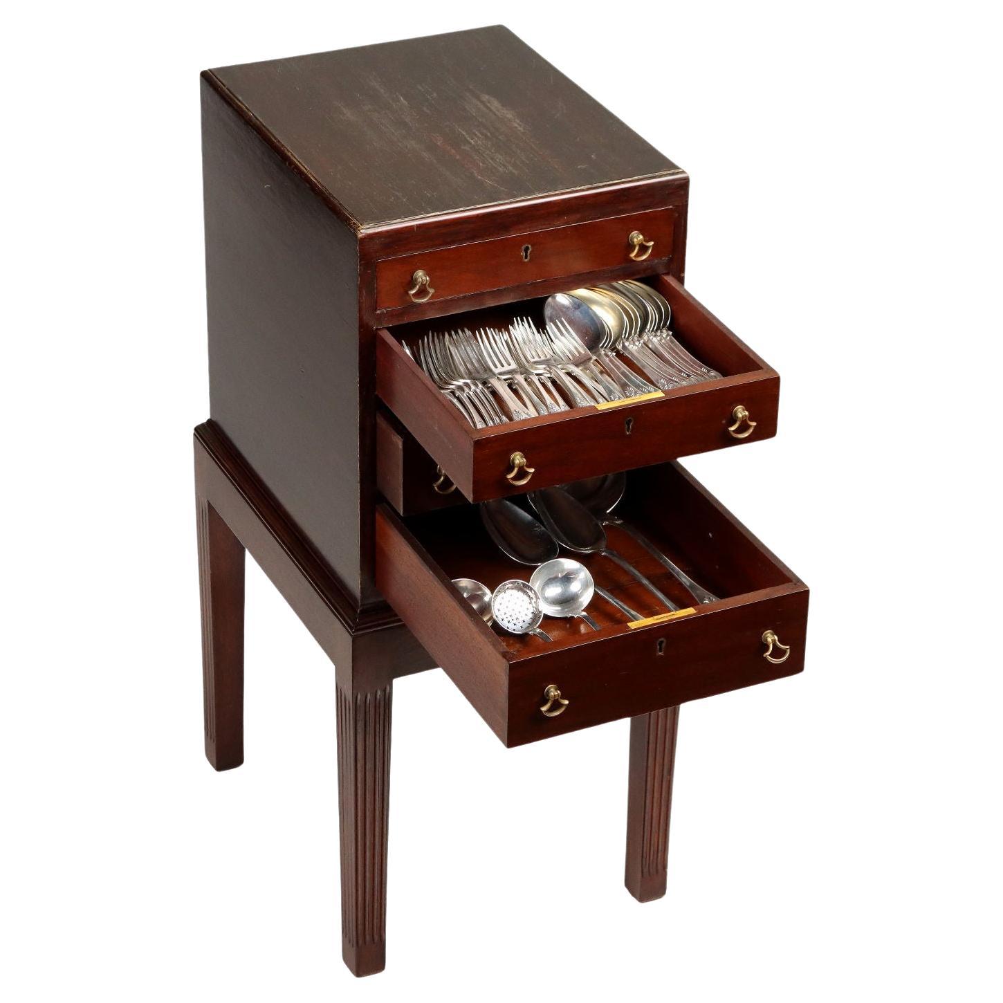 English Cutlery Service with Cabinet England Late 19th Century For Sale