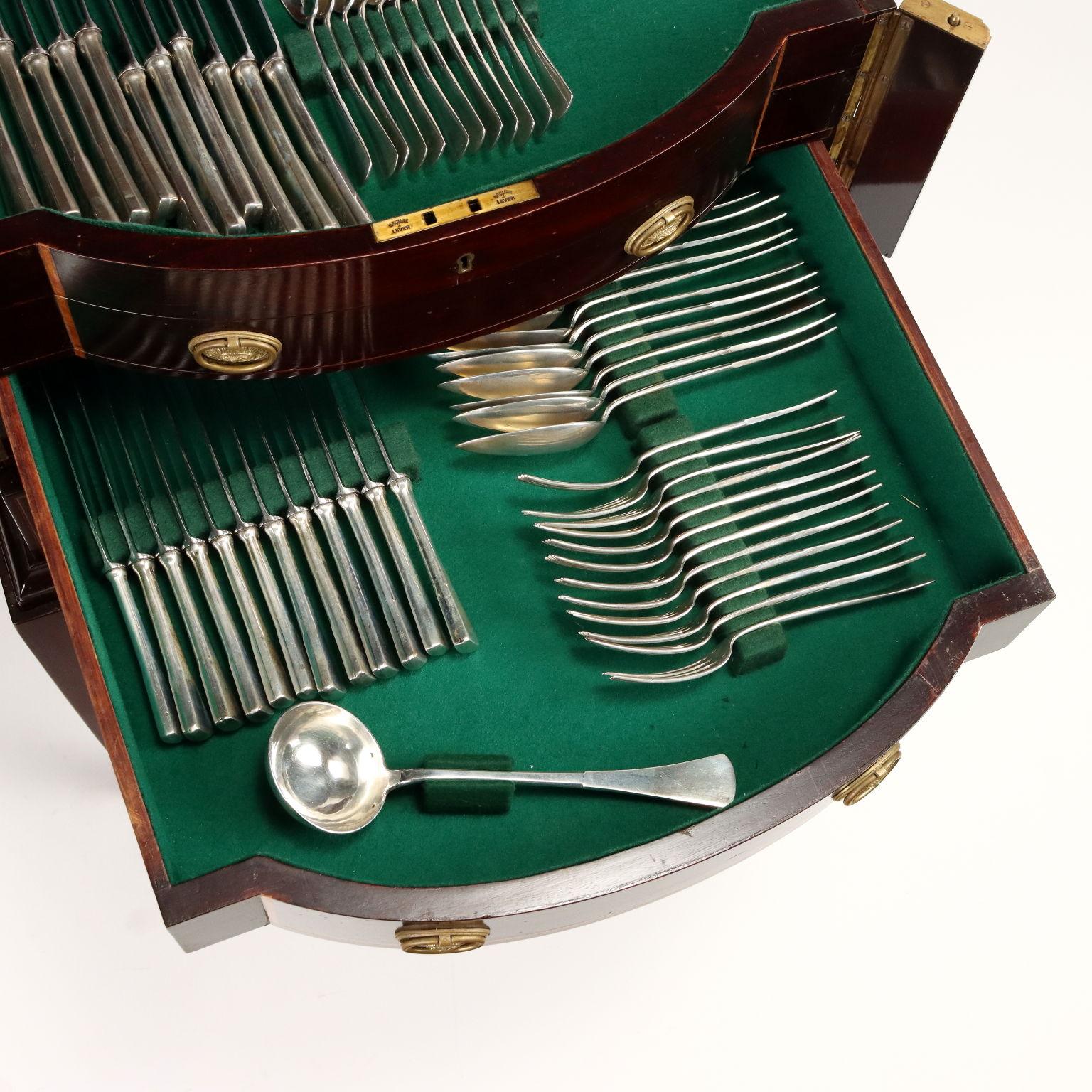 Silver Flatware Service with Cabinet Hungary Late 1800s In Good Condition For Sale In Milano, IT