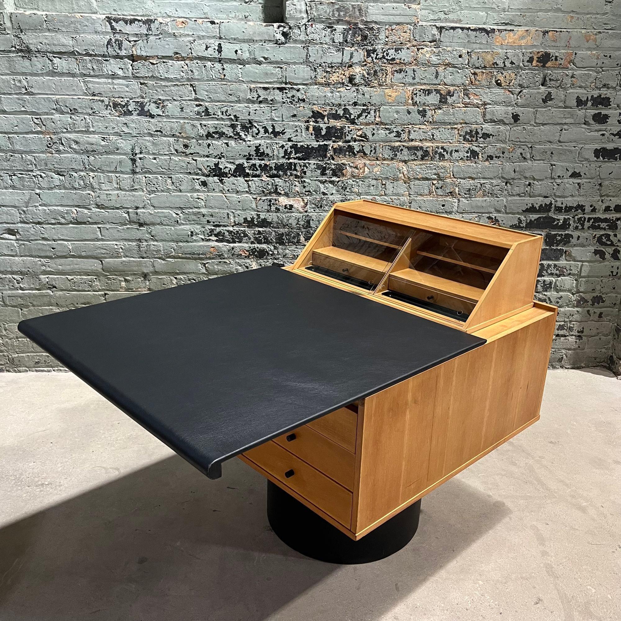 Post-Modern Sesamo 841 Desk by Frattini for Bernini, Italy 1980