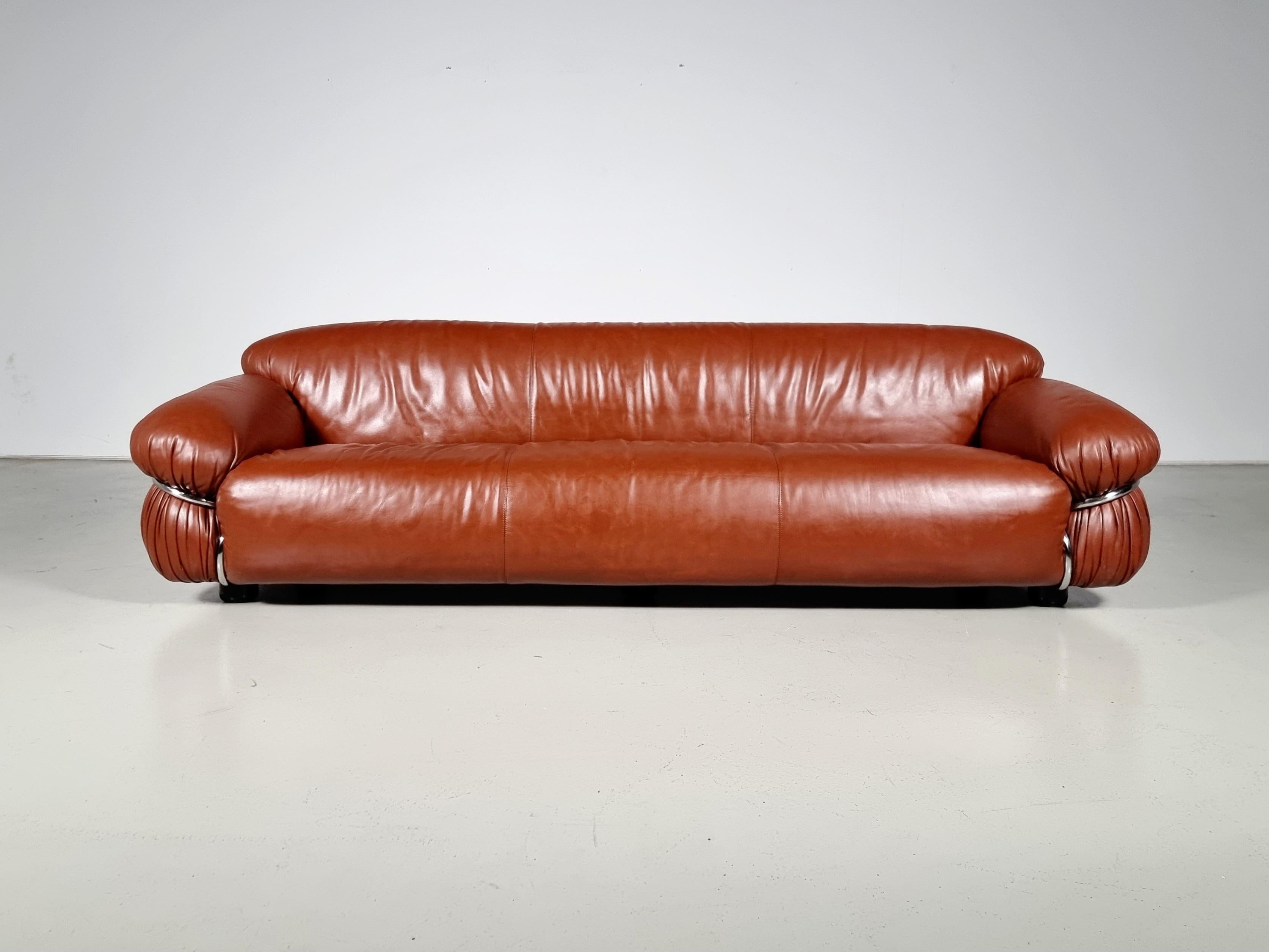 Early edition 3-seater sofa designed by Gianfranco Frattini for Cassina, Italy 1970. This sofa is upholstered in its original cognac leather upholstery with a chrome tubular metal frame. The sofa has very comfortable seating and the chrome is in