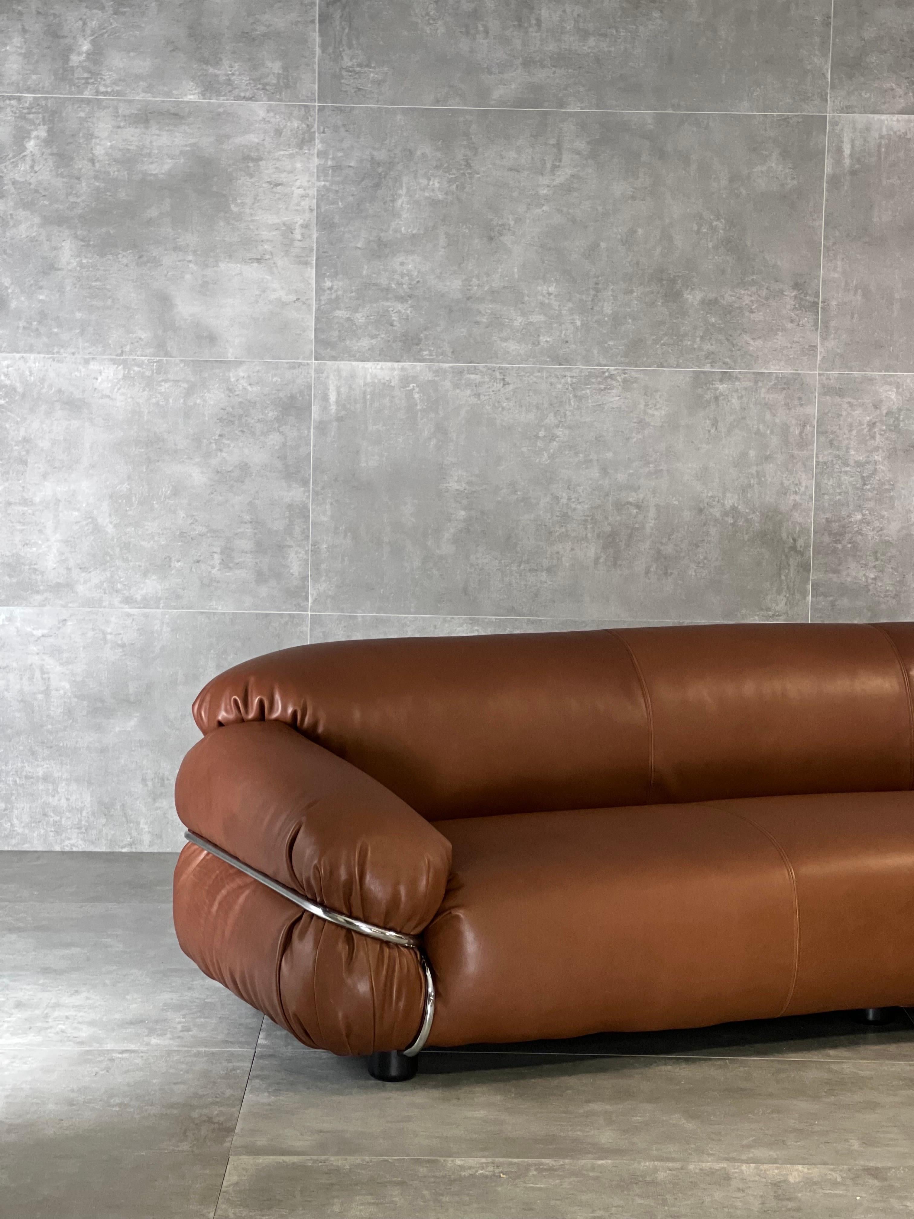 Three seating sofa designed by Gianfranco Frattini and produced by Cassina in Italy during the 1970s. This sofa has been reupholstered in brown first quality leather and has its original manufacturing label on the base. 