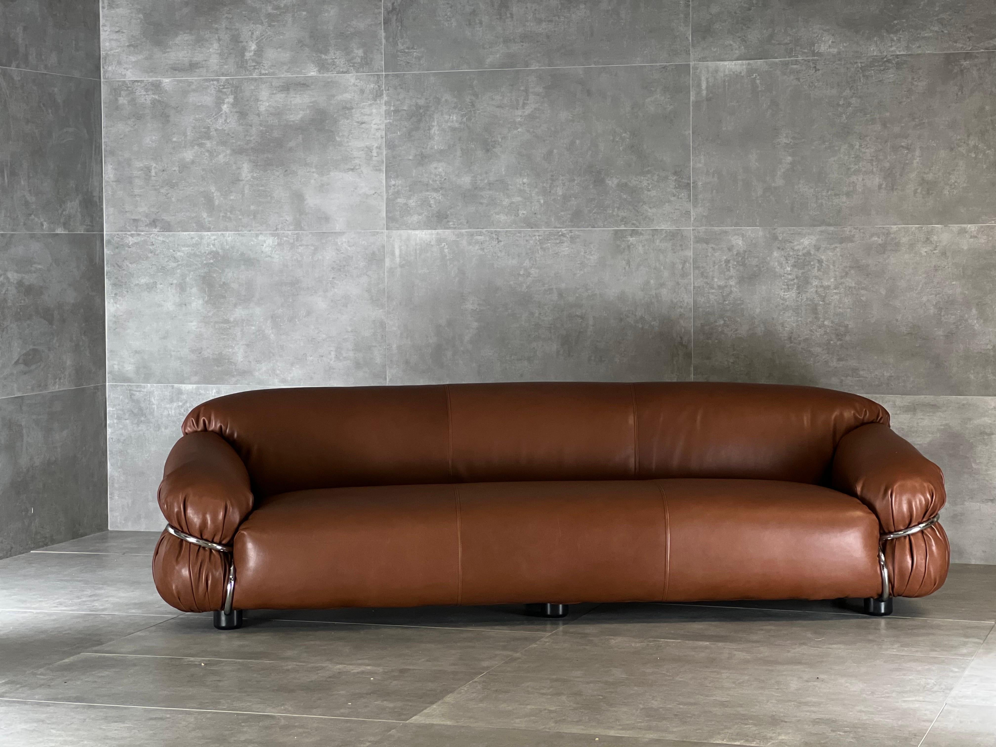 Sesann leather sofa by Giancarlo Frattini for Cassina, Italy, 1970s In Excellent Condition For Sale In Quarrata, IT