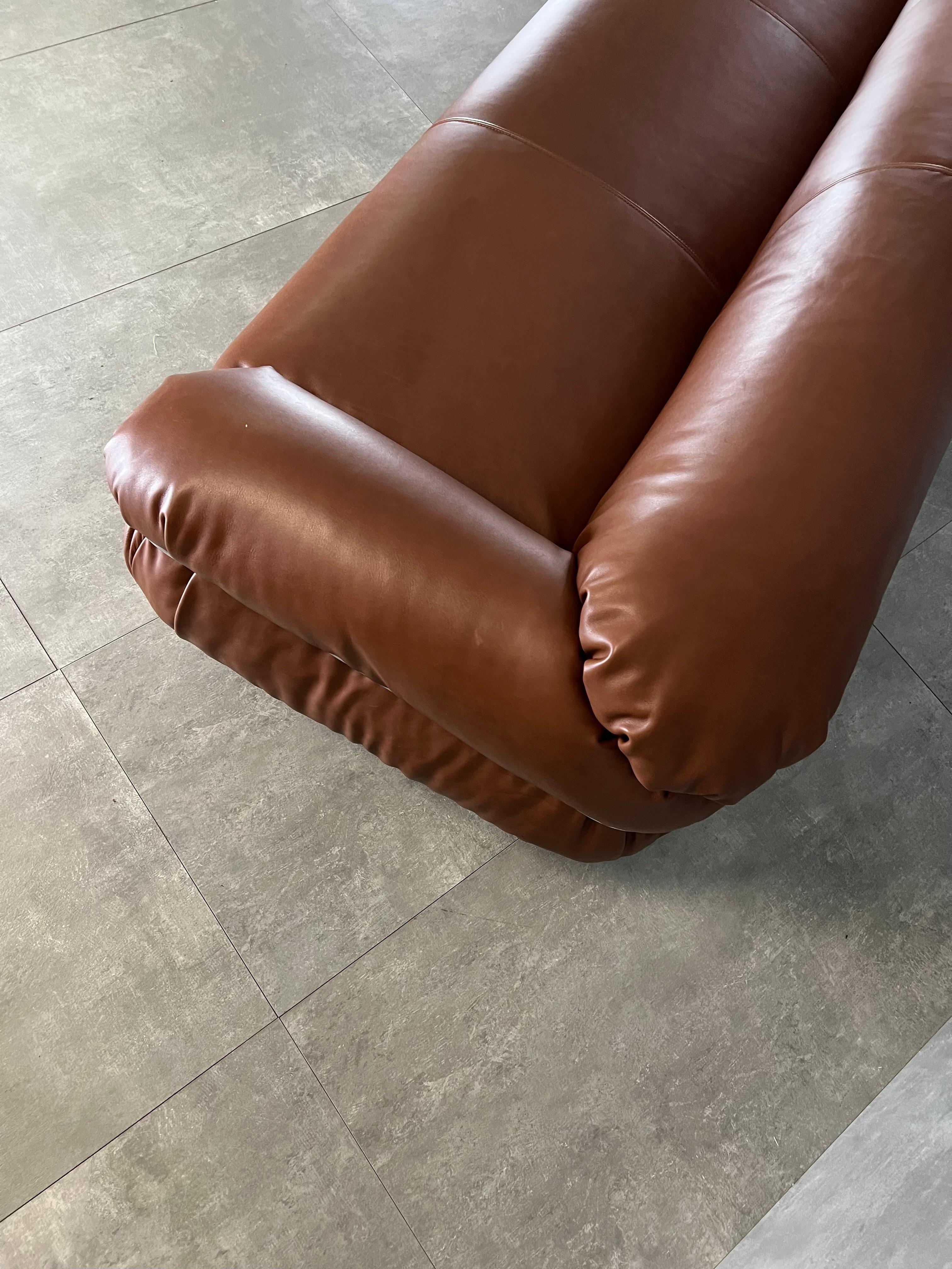 Sesann leather sofa by Giancarlo Frattini for Cassina, Italy, 1970s For Sale 1