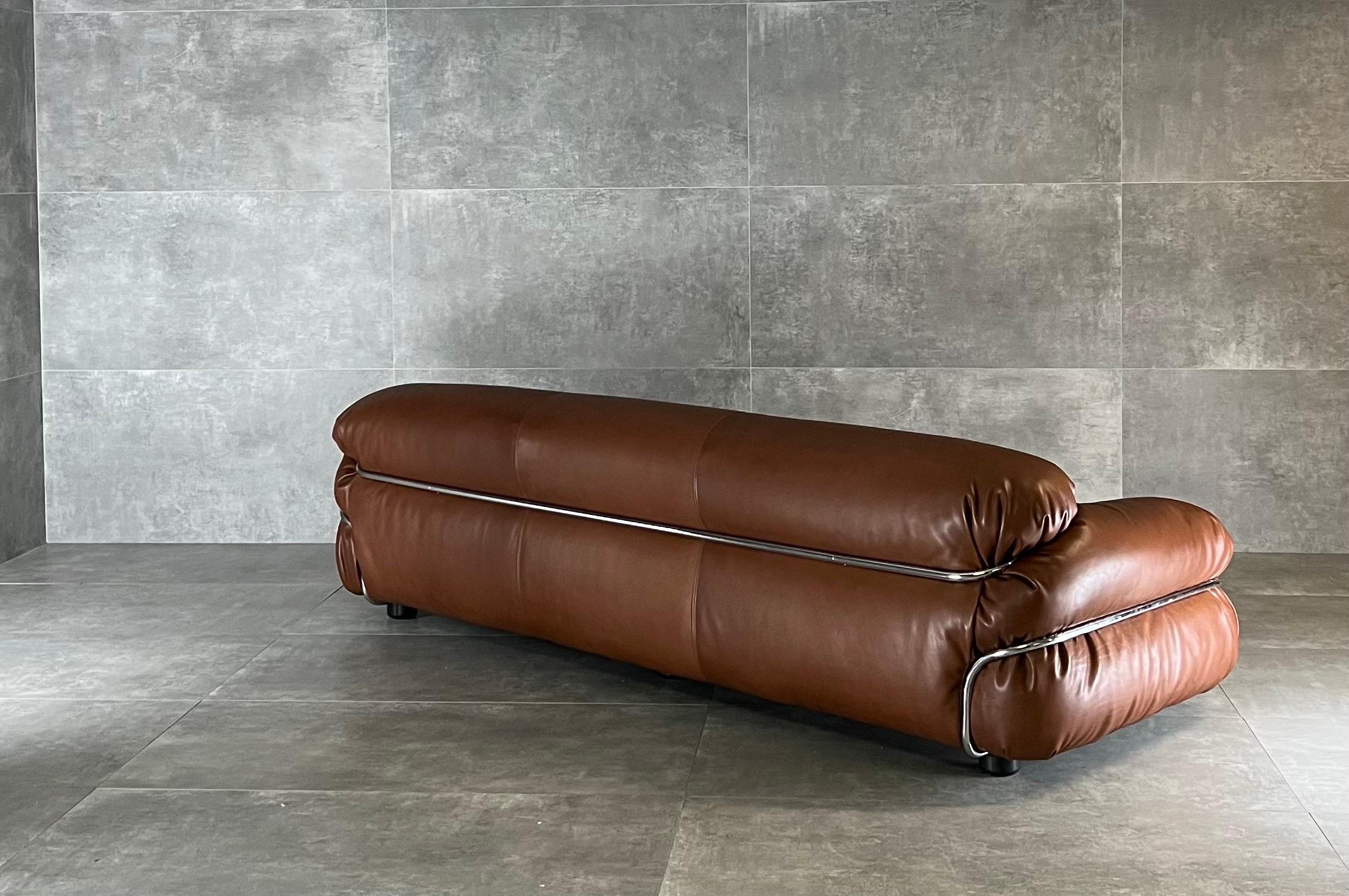 Sesann leather sofa by Giancarlo Frattini for Cassina, Italy, 1970s For Sale 3
