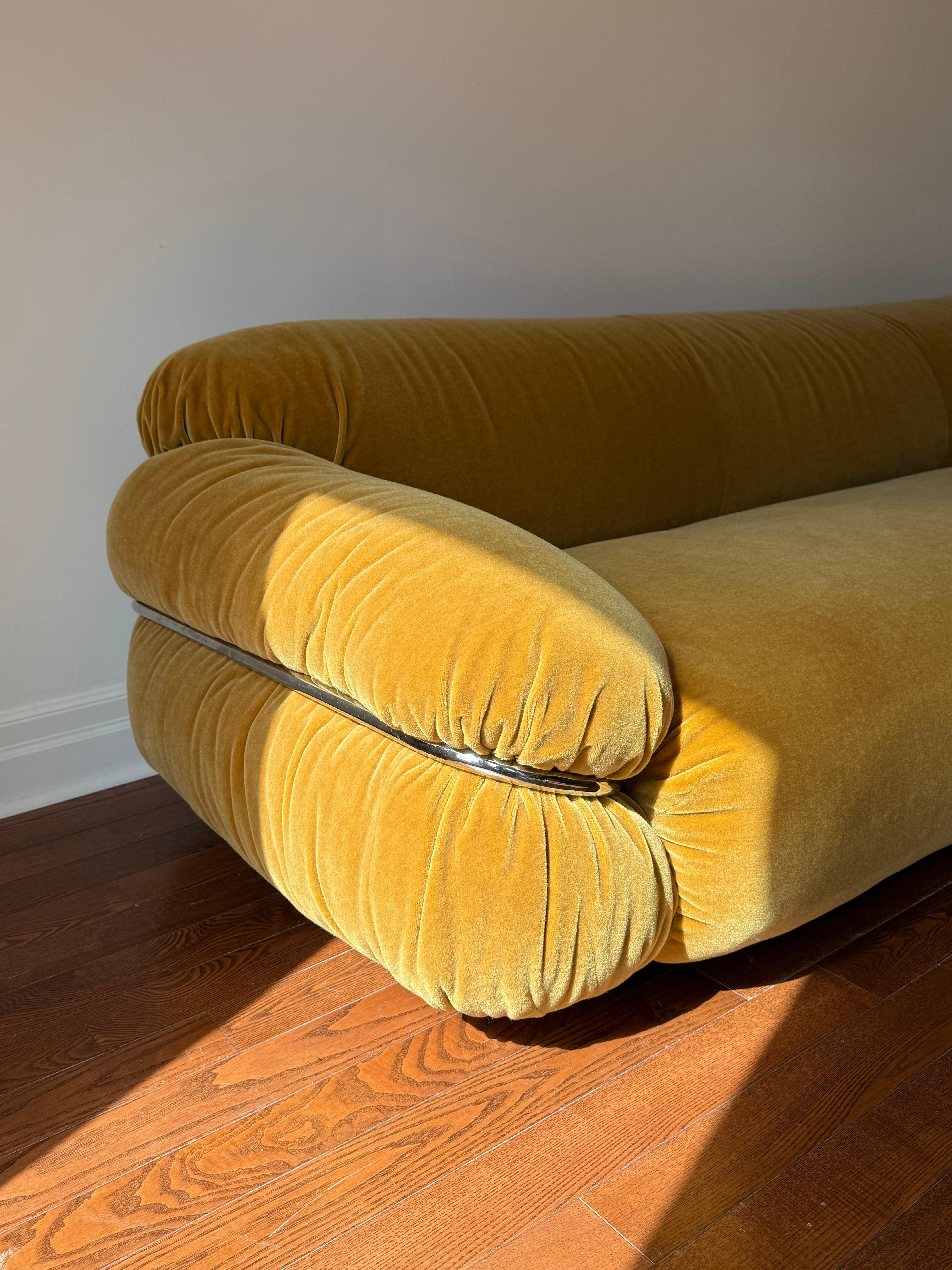 Sofá Sesann de Gianfranco Frattini para Cassina Italiano en venta