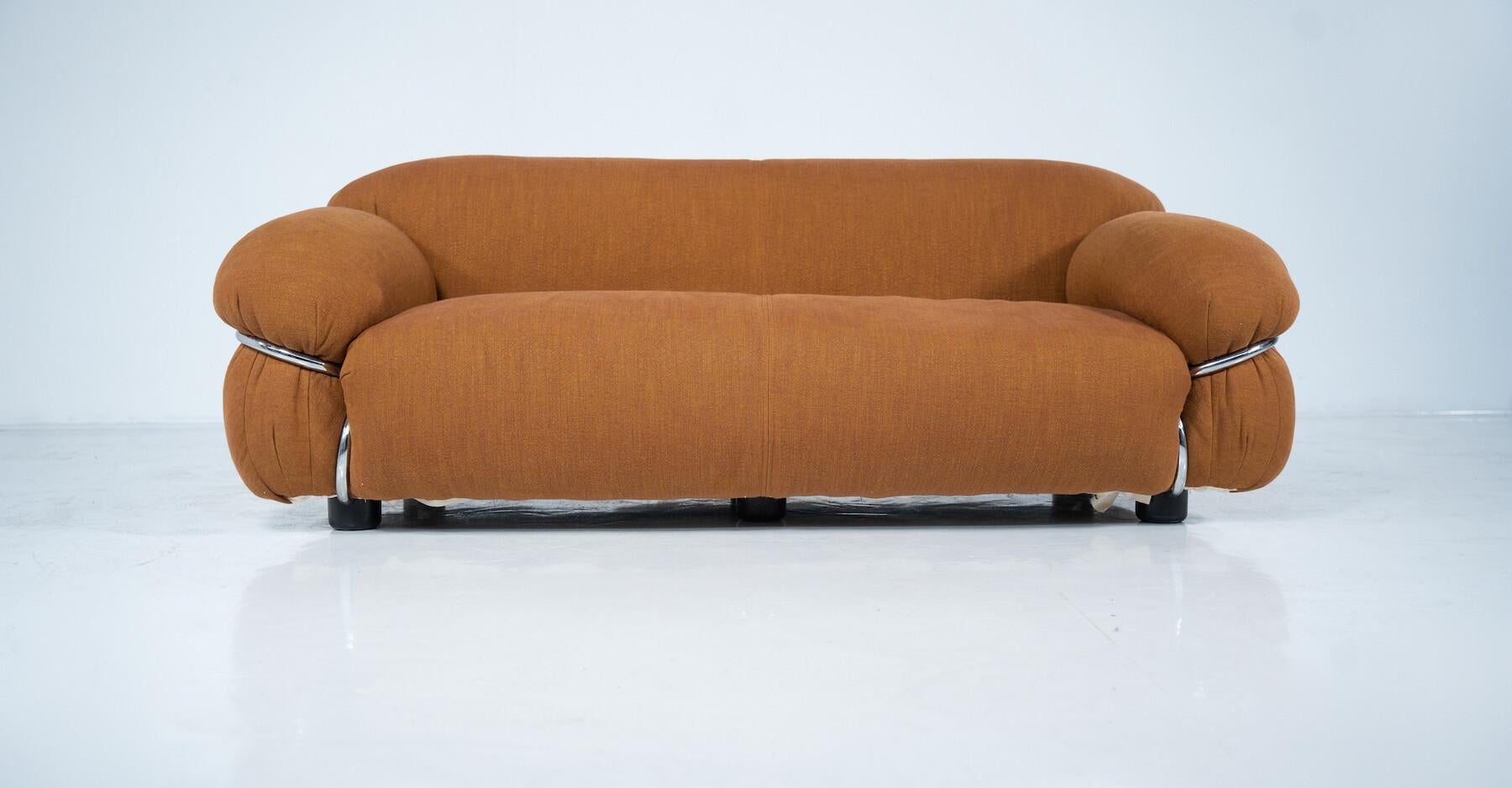 italien Canapé Sesann de Gianfranco Frattini pour Cassina, nouveau tissu d'ameublement, Italie, 1970 en vente