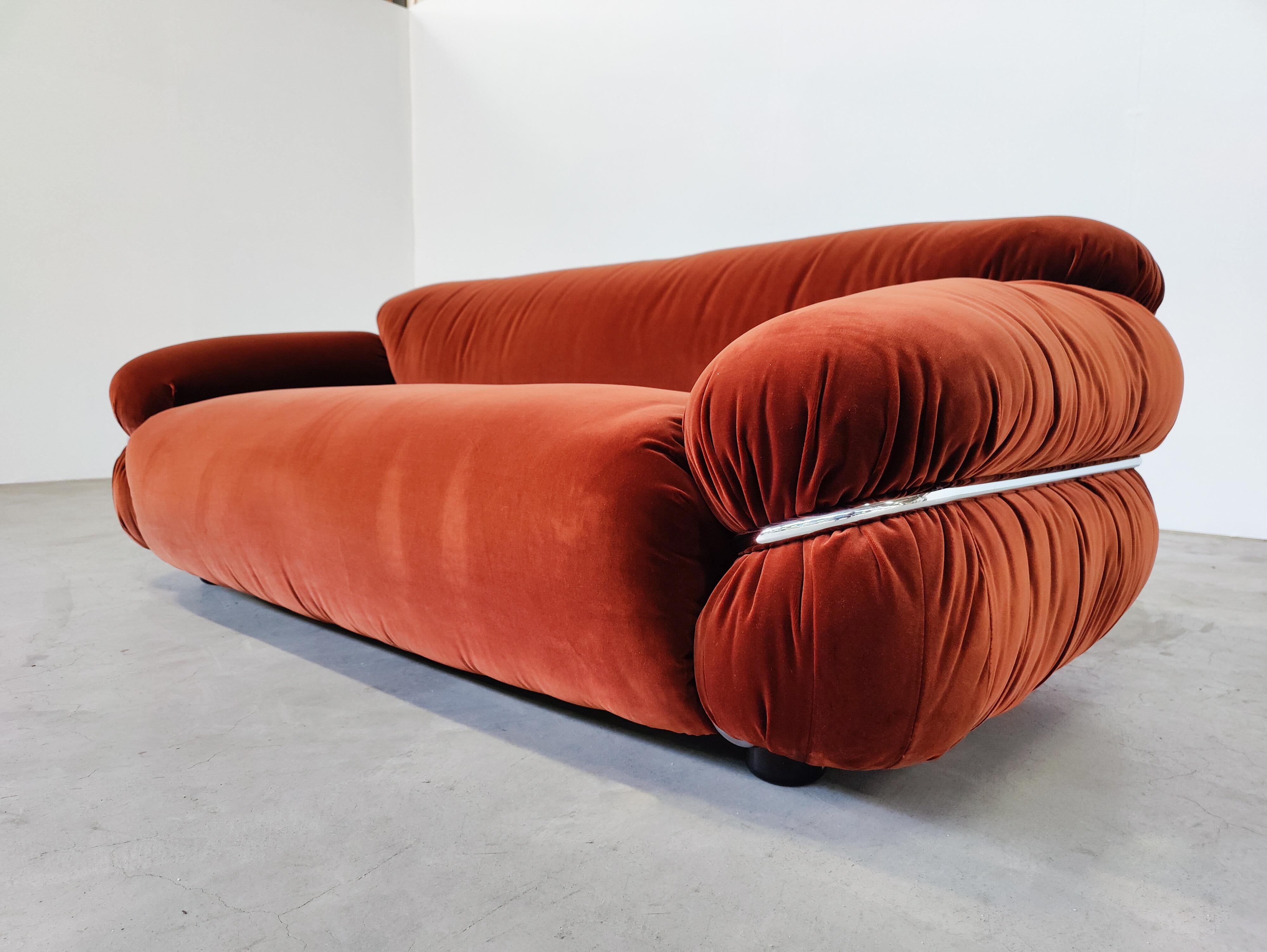 Sesann Sofa by Gianfranco Frattini for Cassina, Orange Velvet, Italy, 1970s In Good Condition In Brussels, BE
