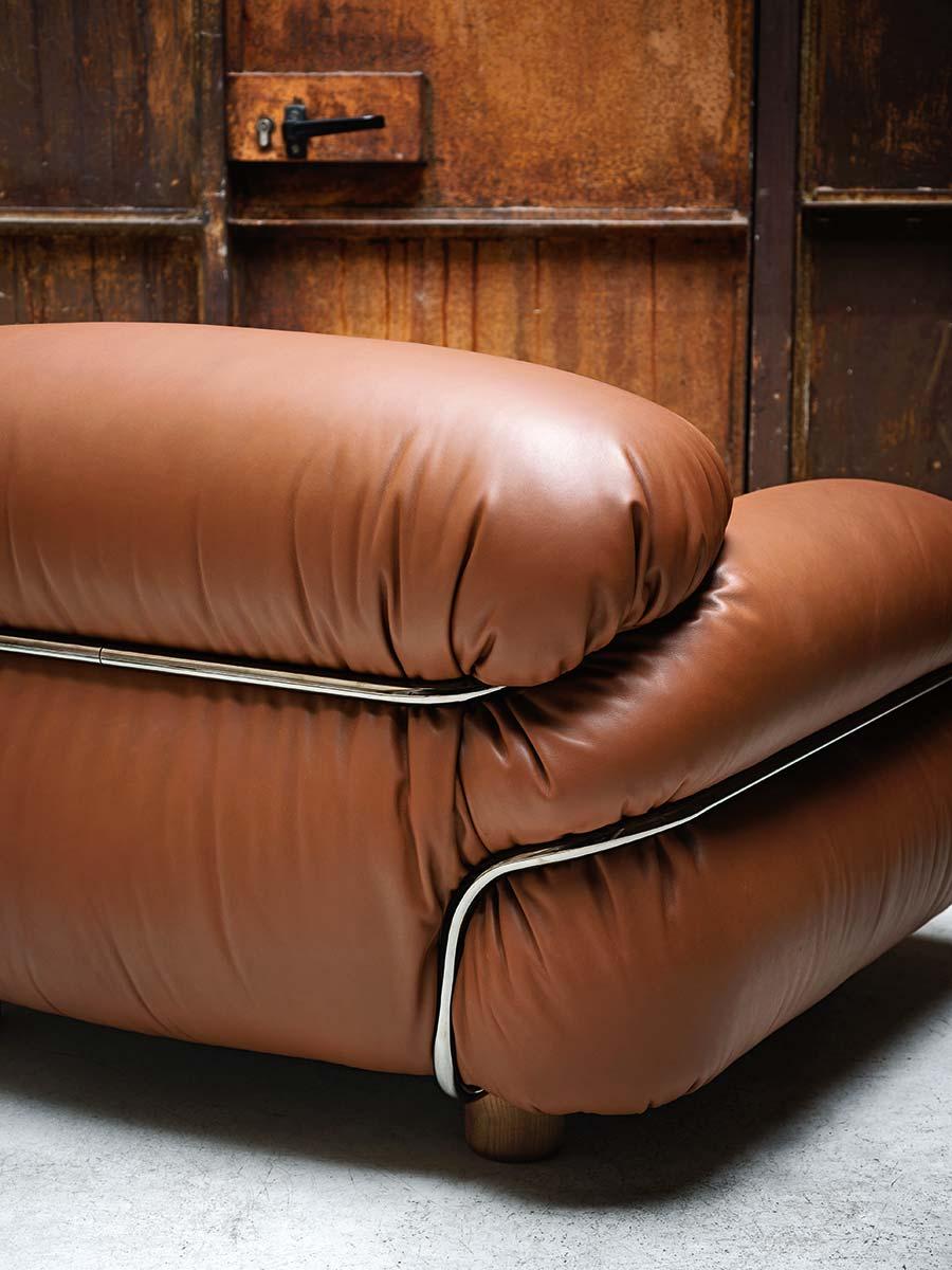 Italian Sesann – Sofa in leather by Gianfranco Frattini for Tacchini W 240 cm (94.49 in) in vendita