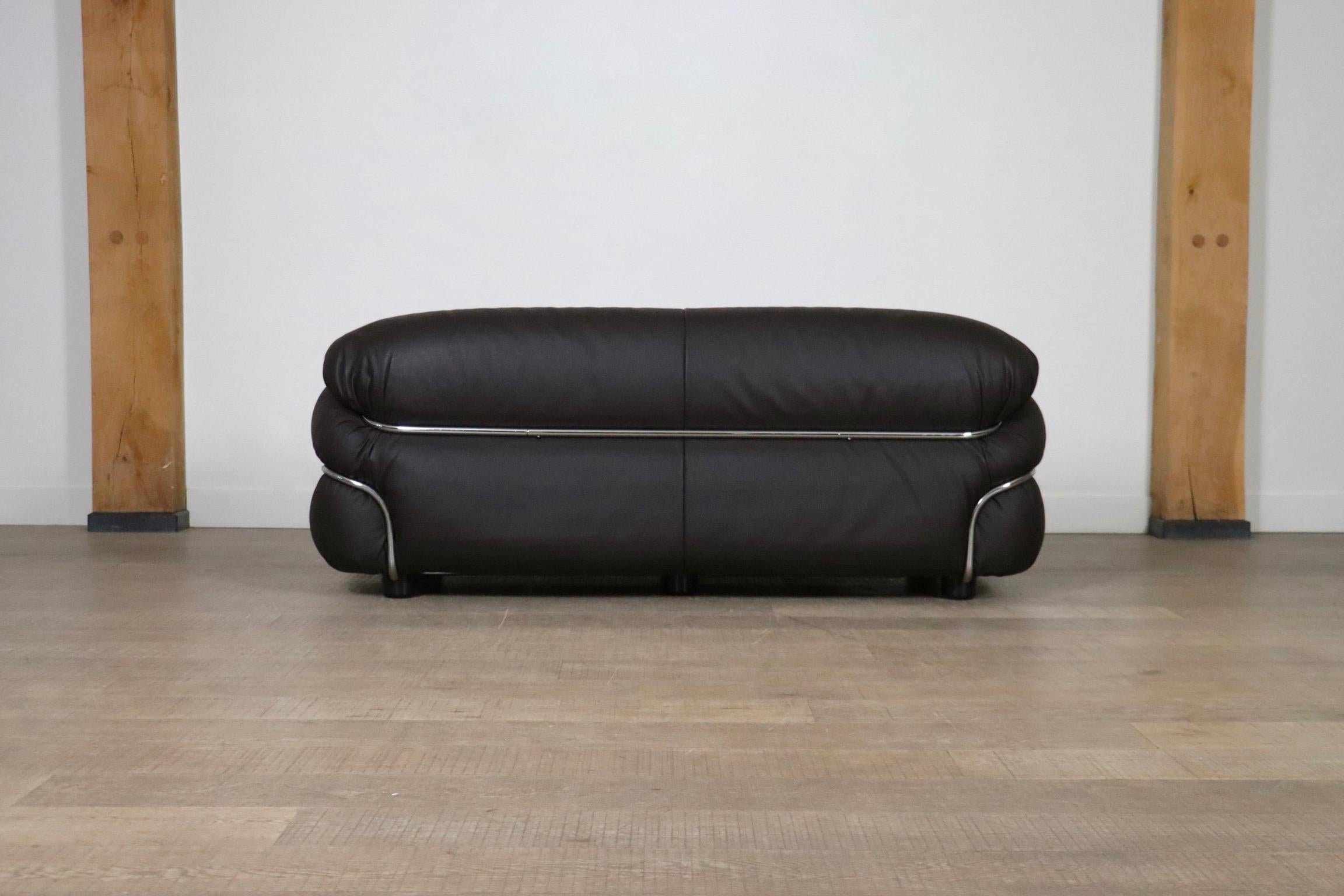 Zweisitziges Sofa Sesann von Gianfranco Frattini aus dunkelbraunem Leder für Cassina im Angebot 6