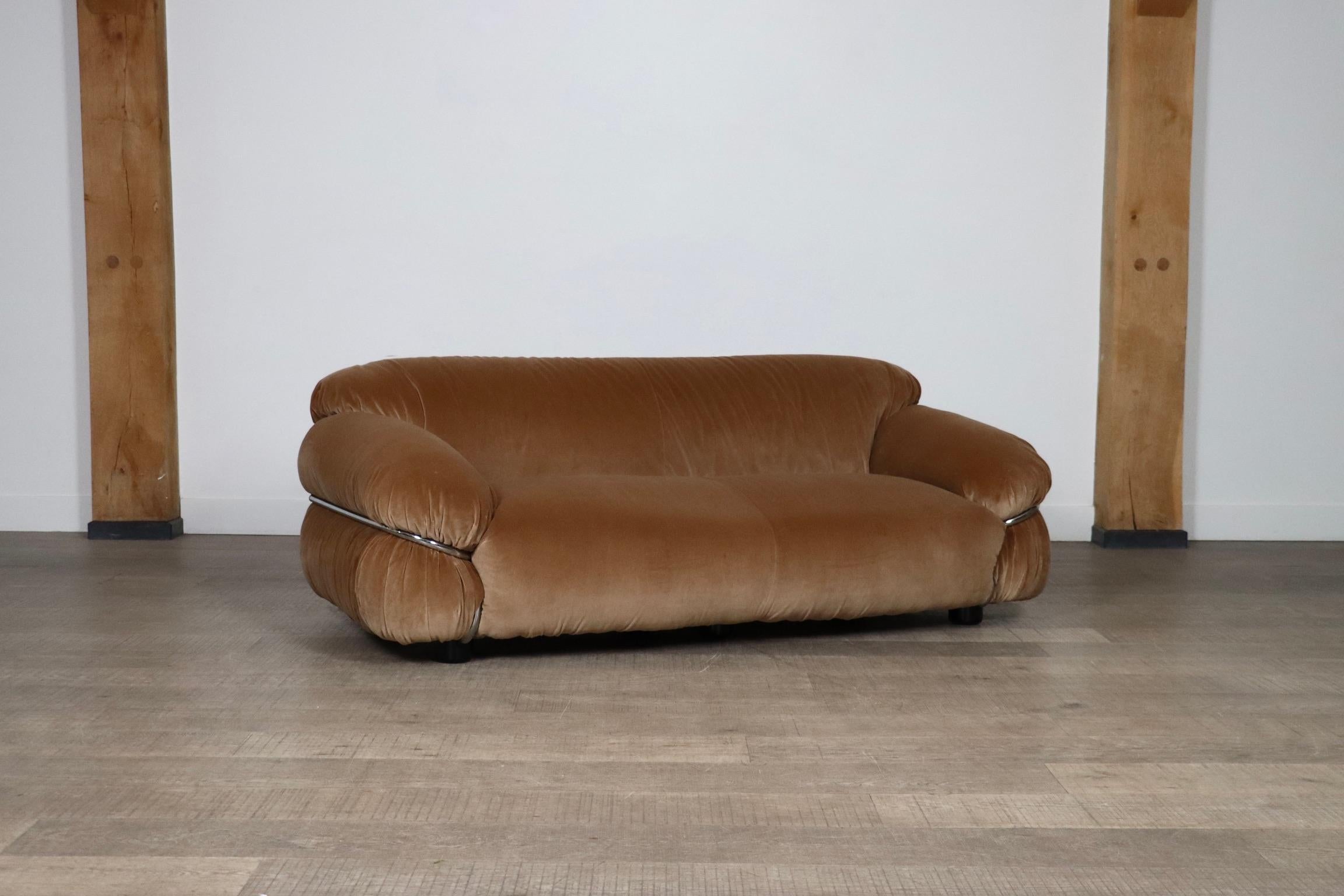 Sesann two seater sofa in velvet by Gianfranco Frattini for Cassina Italy 1969 For Sale 5