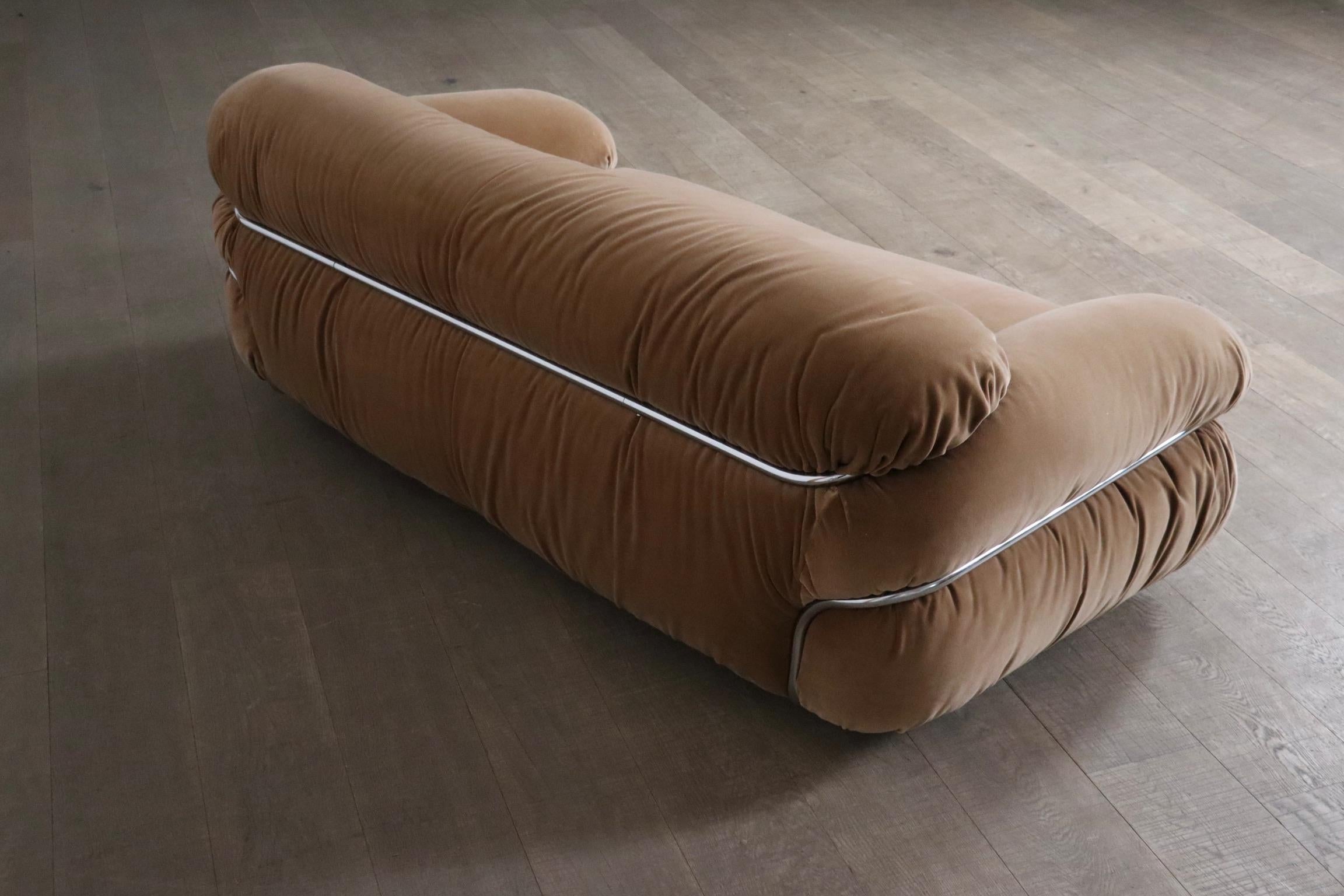 Sesann two seater sofa in velvet by Gianfranco Frattini for Cassina Italy 1969 For Sale 6