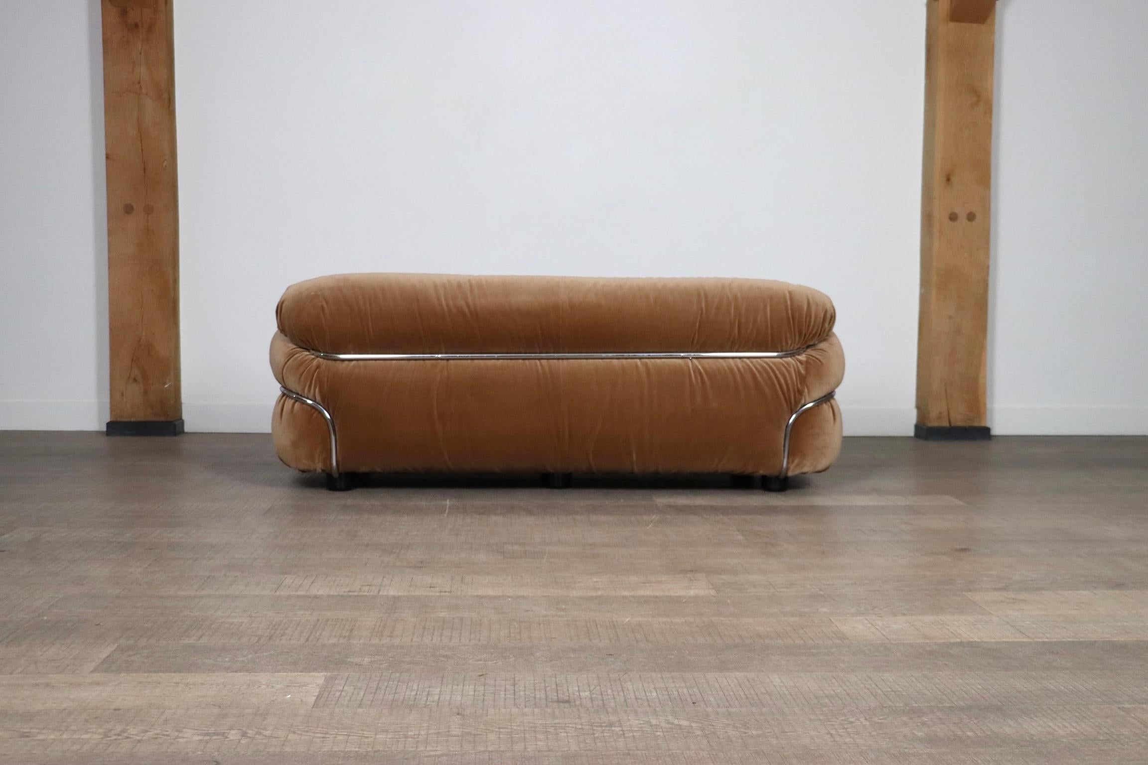 Sesann two seater sofa in velvet by Gianfranco Frattini for Cassina Italy 1969 For Sale 8