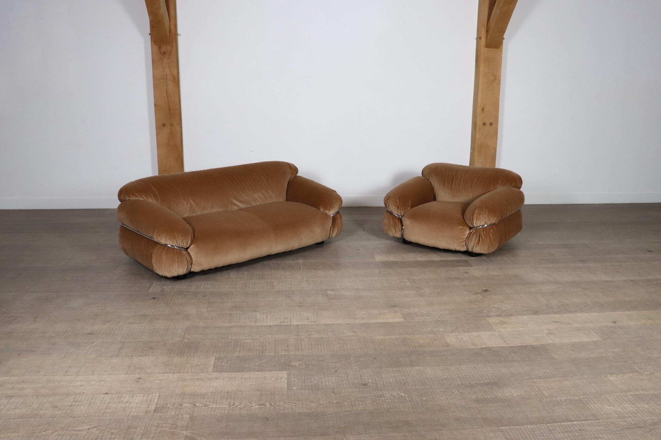 Sesann two seater sofa in velvet by Gianfranco Frattini for Cassina Italy 1969 For Sale 11