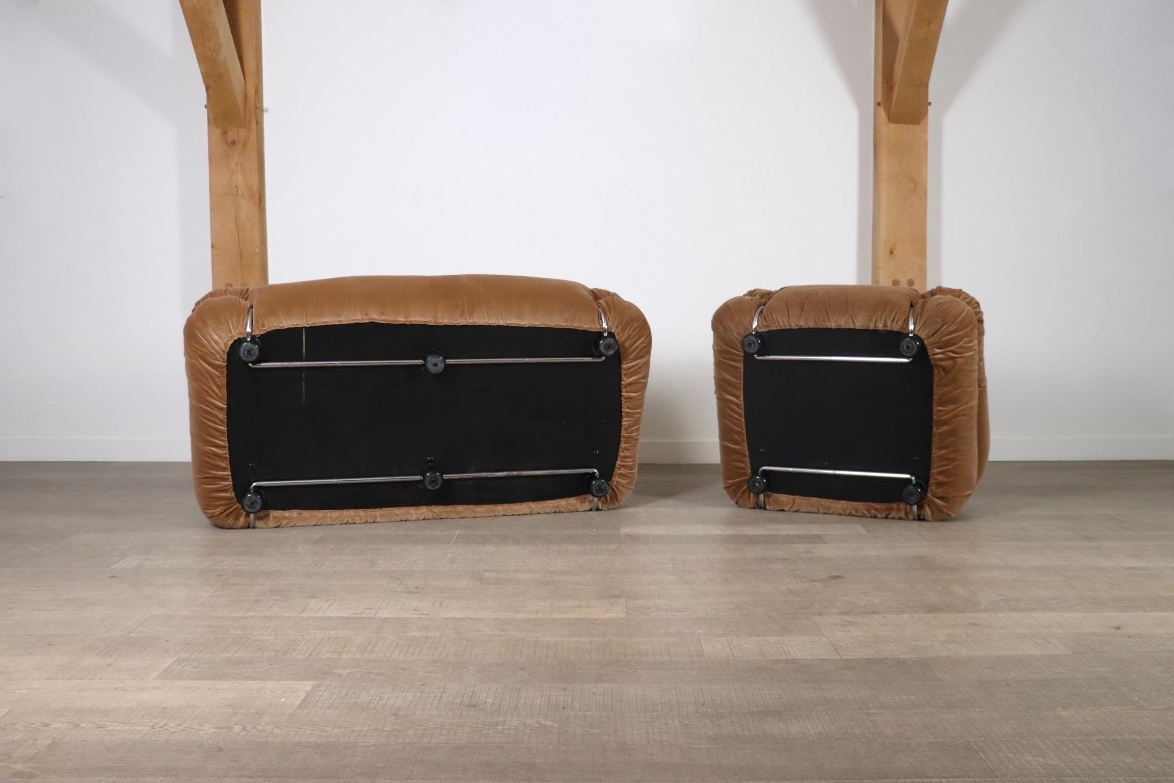 Sesann two seater sofa in velvet by Gianfranco Frattini for Cassina Italy 1969 For Sale 15