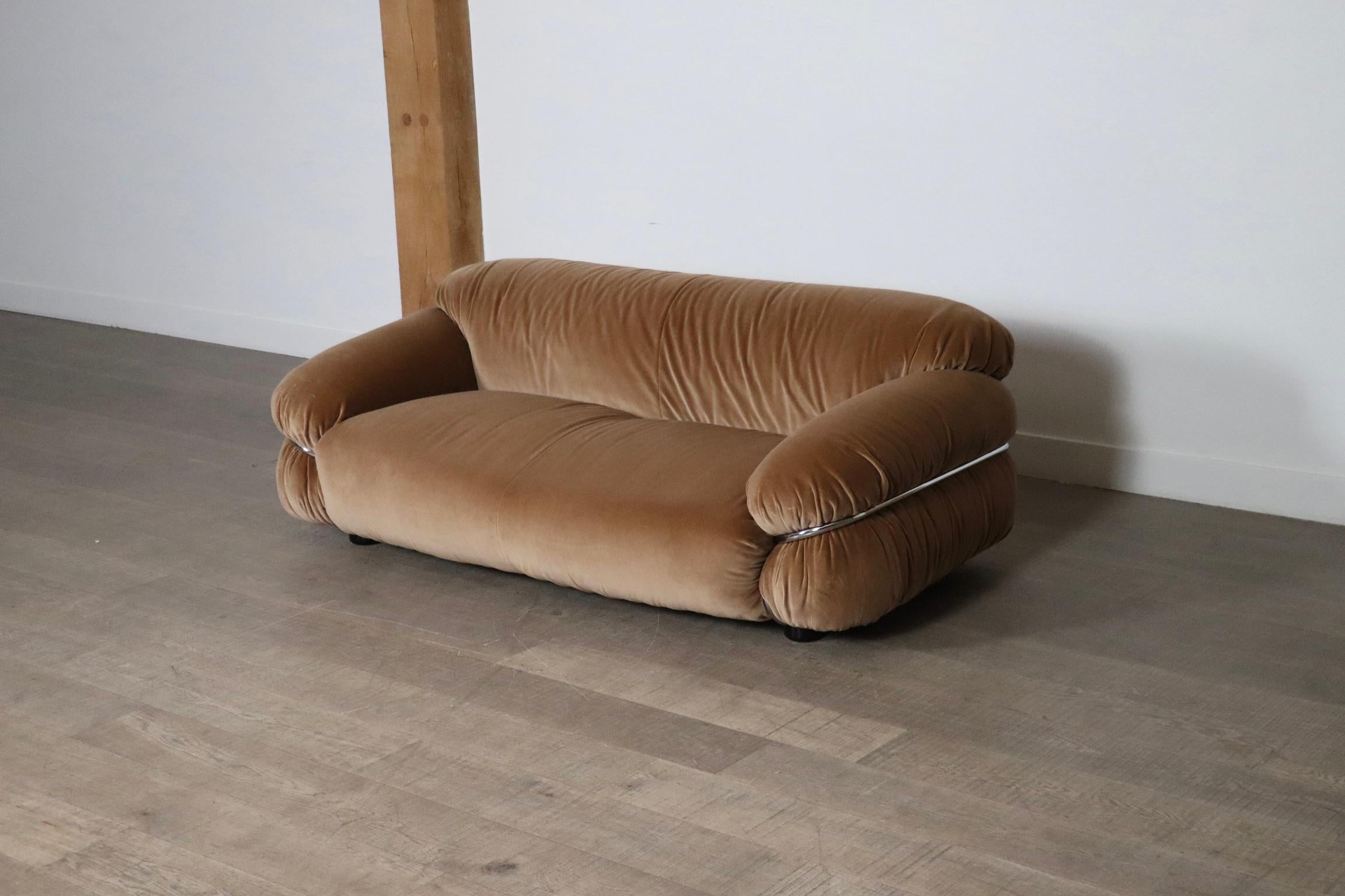 Sesann two seater sofa in velvet by Gianfranco Frattini for Cassina Italy 1969 For Sale 1