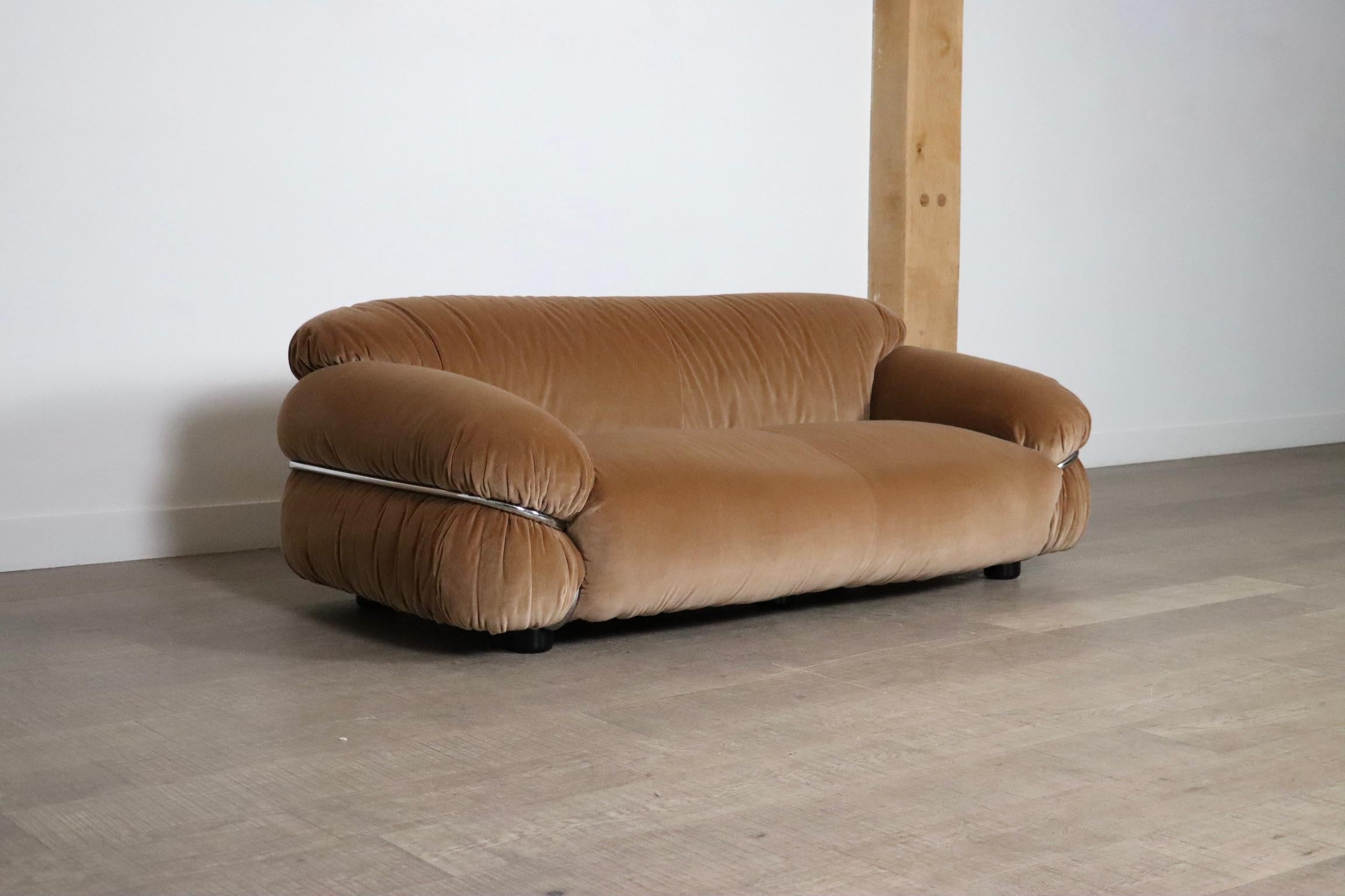 Sesann two seater sofa in velvet by Gianfranco Frattini for Cassina Italy 1969 For Sale 2