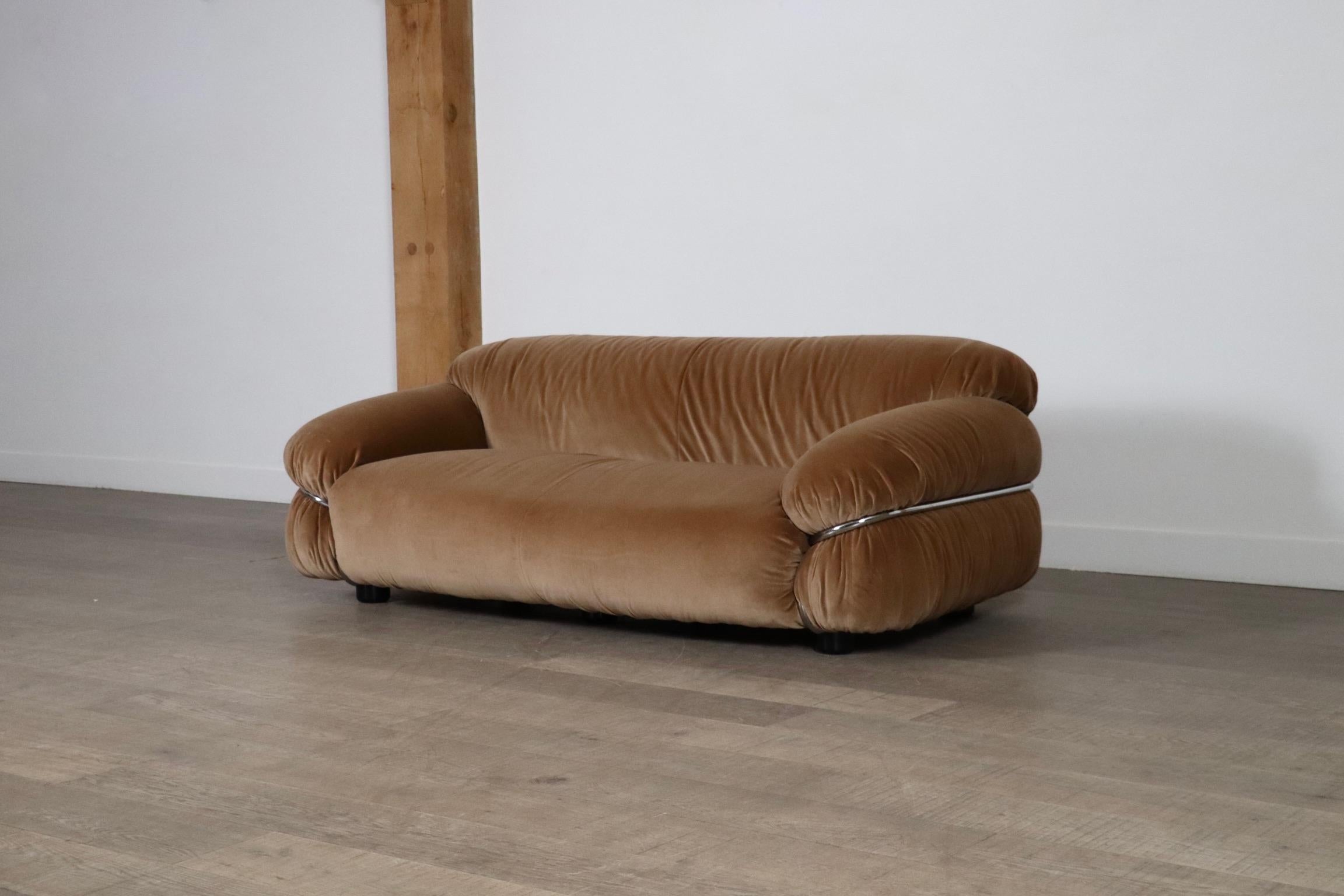 Sesann two seater sofa in velvet by Gianfranco Frattini for Cassina Italy 1969 For Sale 3