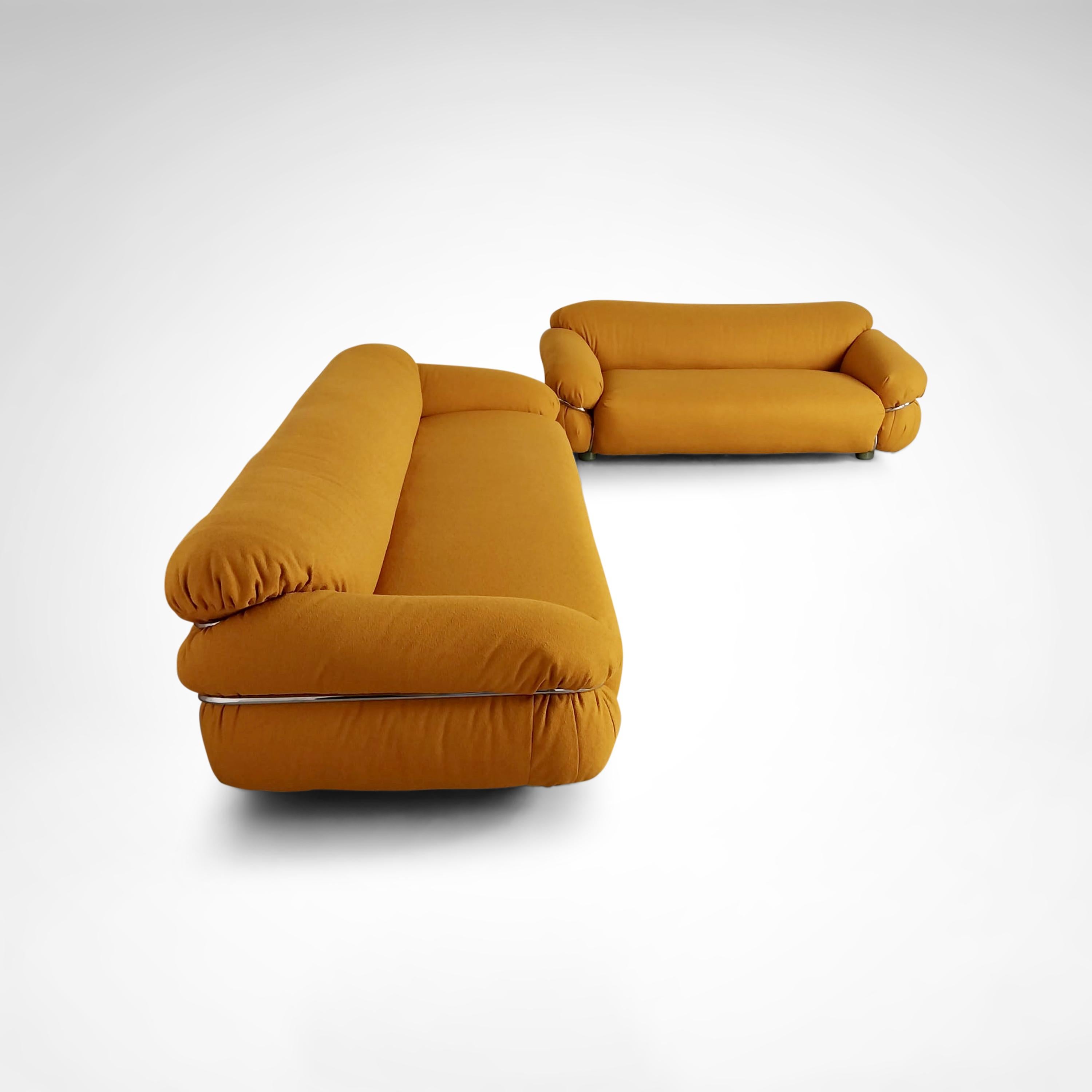 Ère spatiale Canapé en bouclé jaune Sesann de Gianfranco Frattini pour Cassina 1970, ensemble de 2 en vente