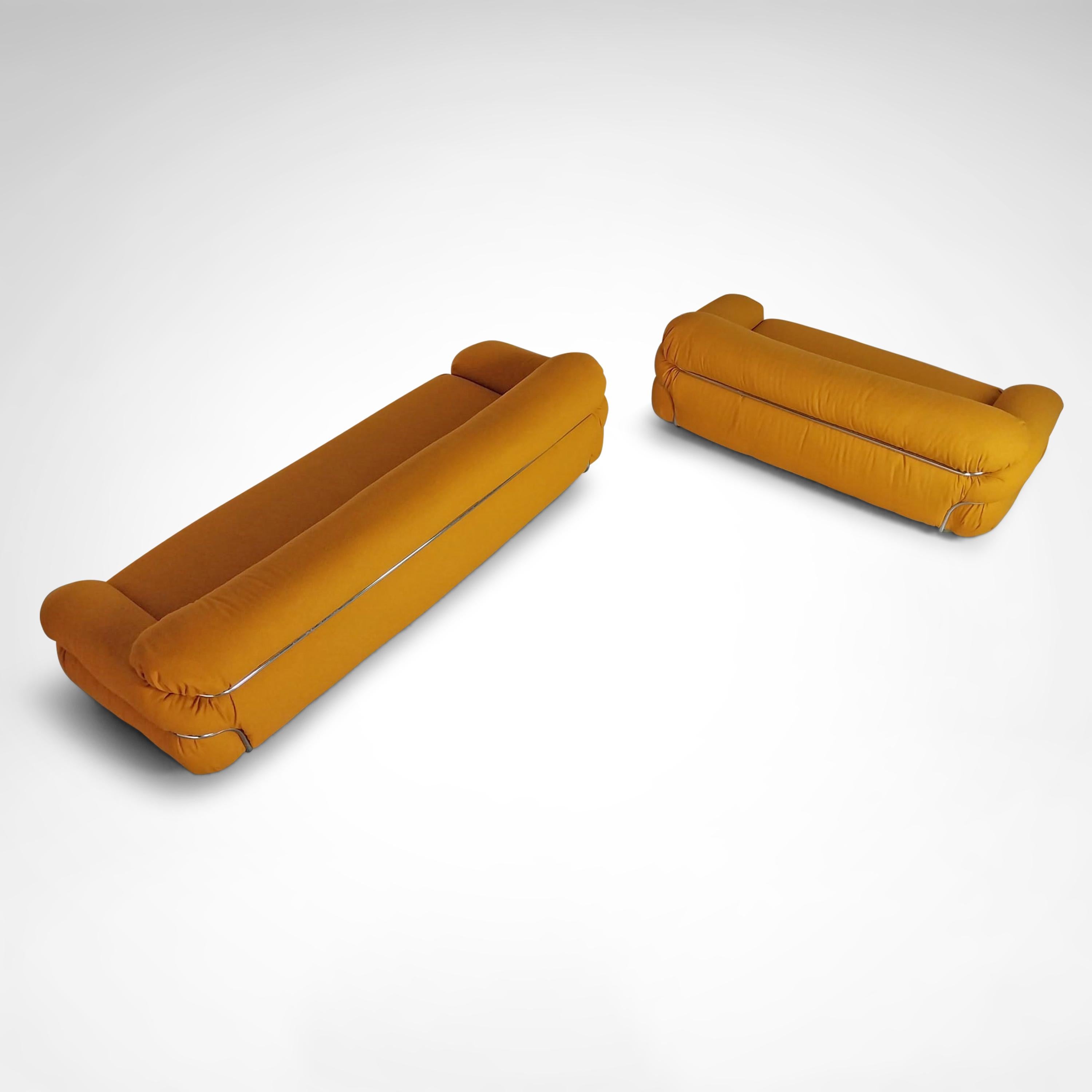 Canapé en bouclé jaune Sesann de Gianfranco Frattini pour Cassina 1970, ensemble de 2 Bon état - En vente à Sas van Gent, NL