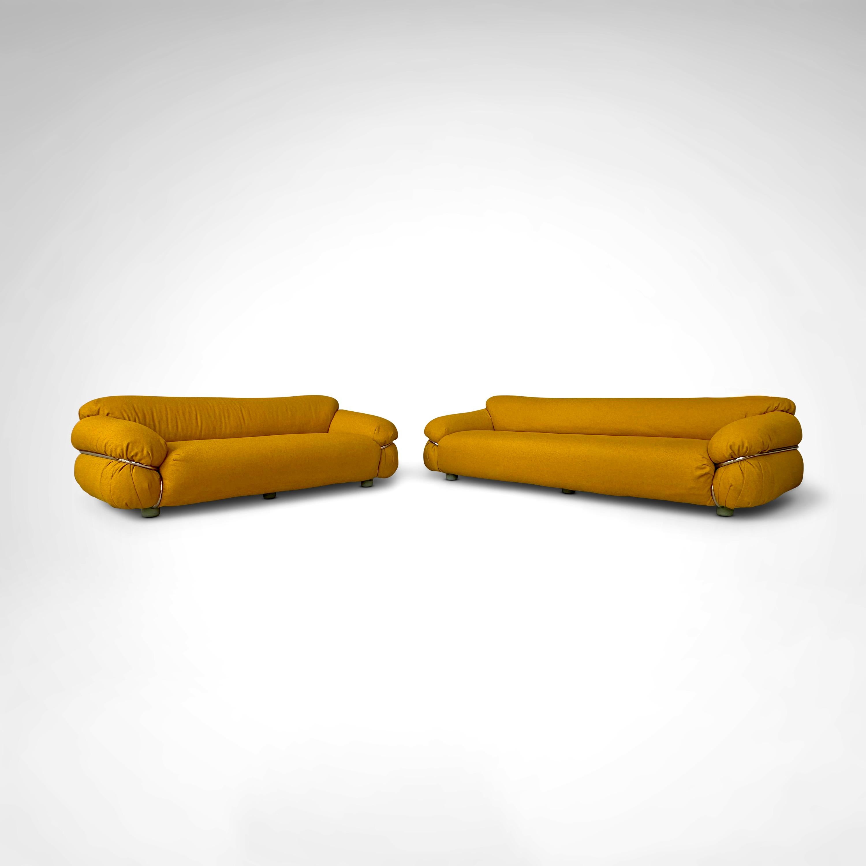 Sofá Sesann amarillo bouclé de Gianfranco Frattini para Cassina años 70, set de 2 en Bueno estado para la venta en Sas van Gent, NL