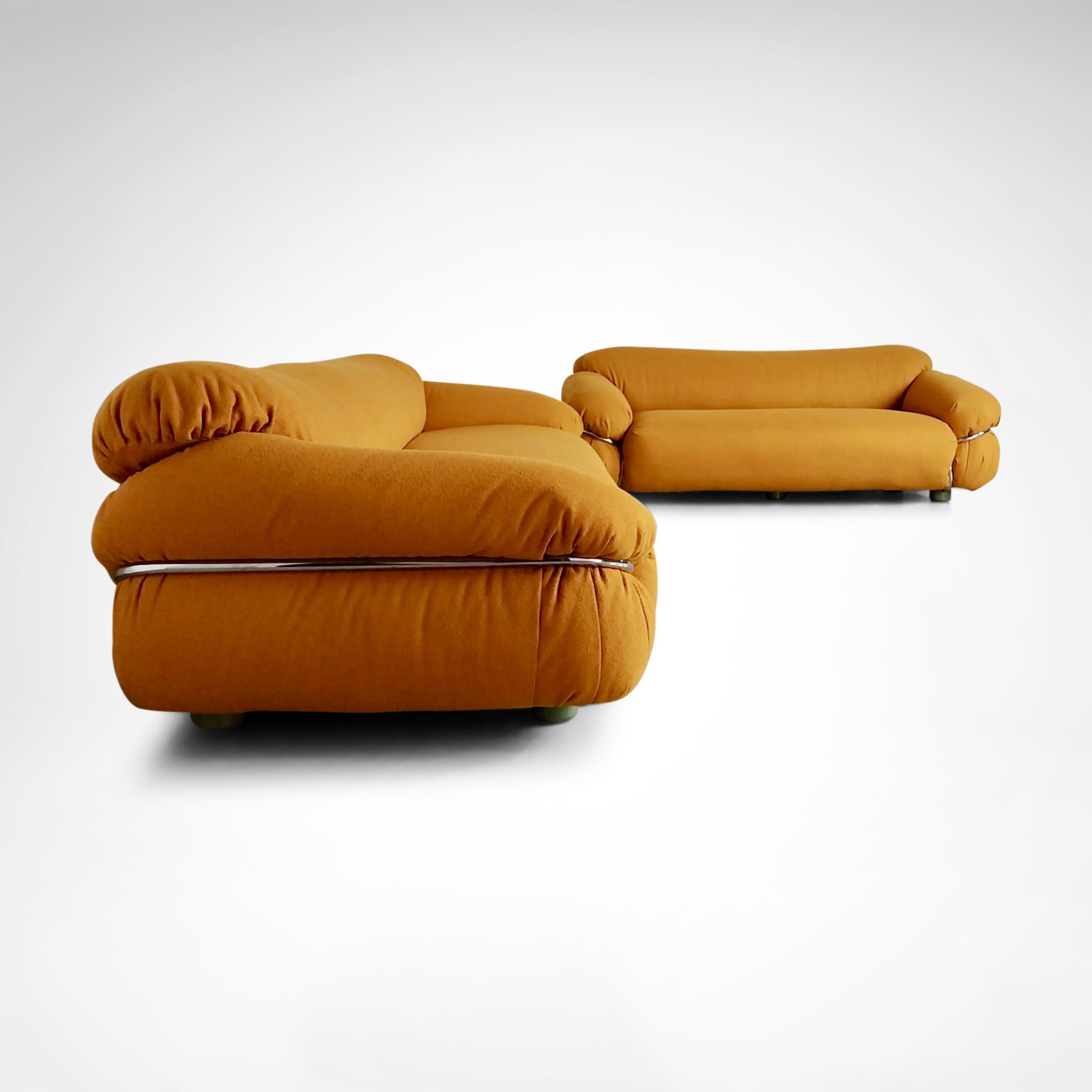 Métal Canapé en bouclé jaune Sesann de Gianfranco Frattini pour Cassina 1970, ensemble de 2 en vente