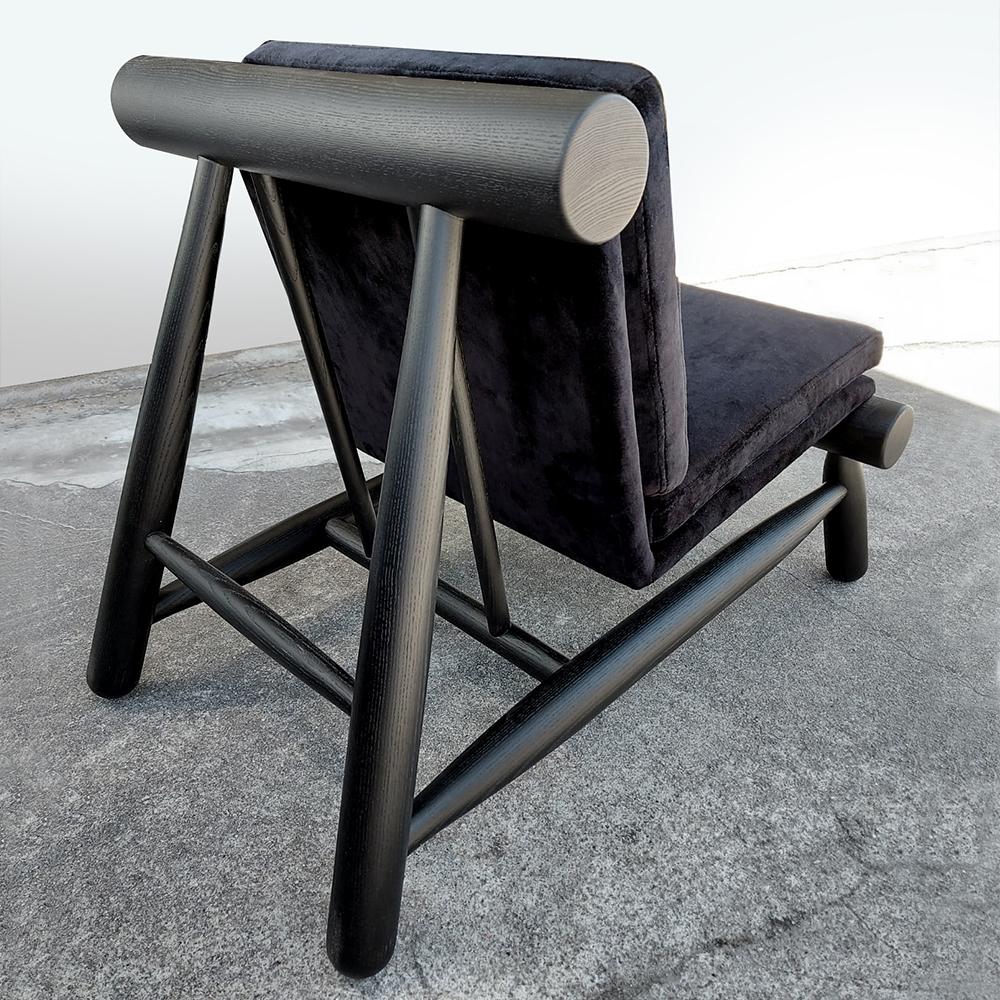Poltrona moderna Seso in rovere massiccio e tessuto di Collector Studio A in vendita 1