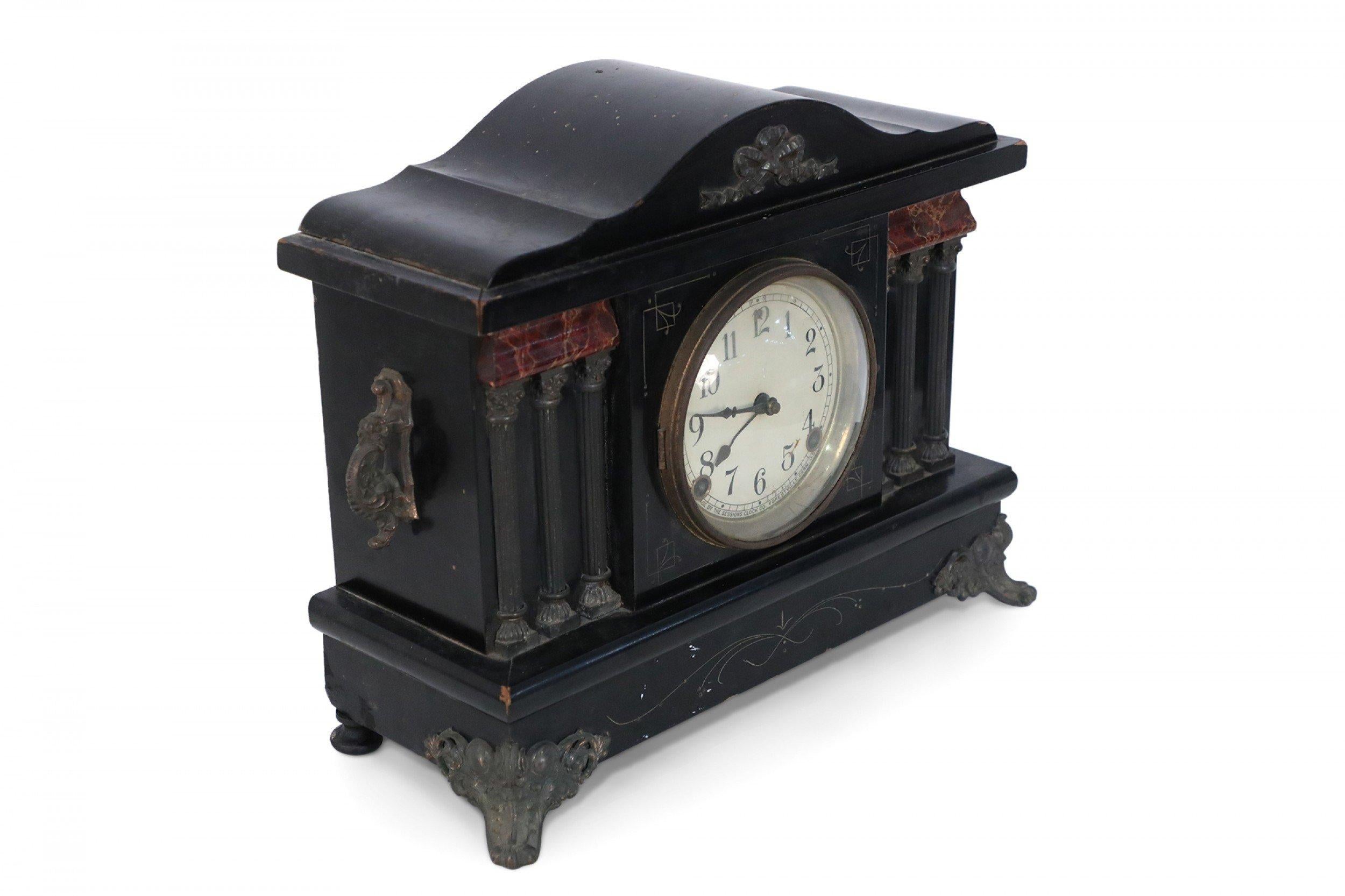 Sessions Clock Co. Amerikanische viktorianische Kaminuhr aus Bronze mit Holzkoffer und Säulen im Zustand „Gut“ im Angebot in New York, NY