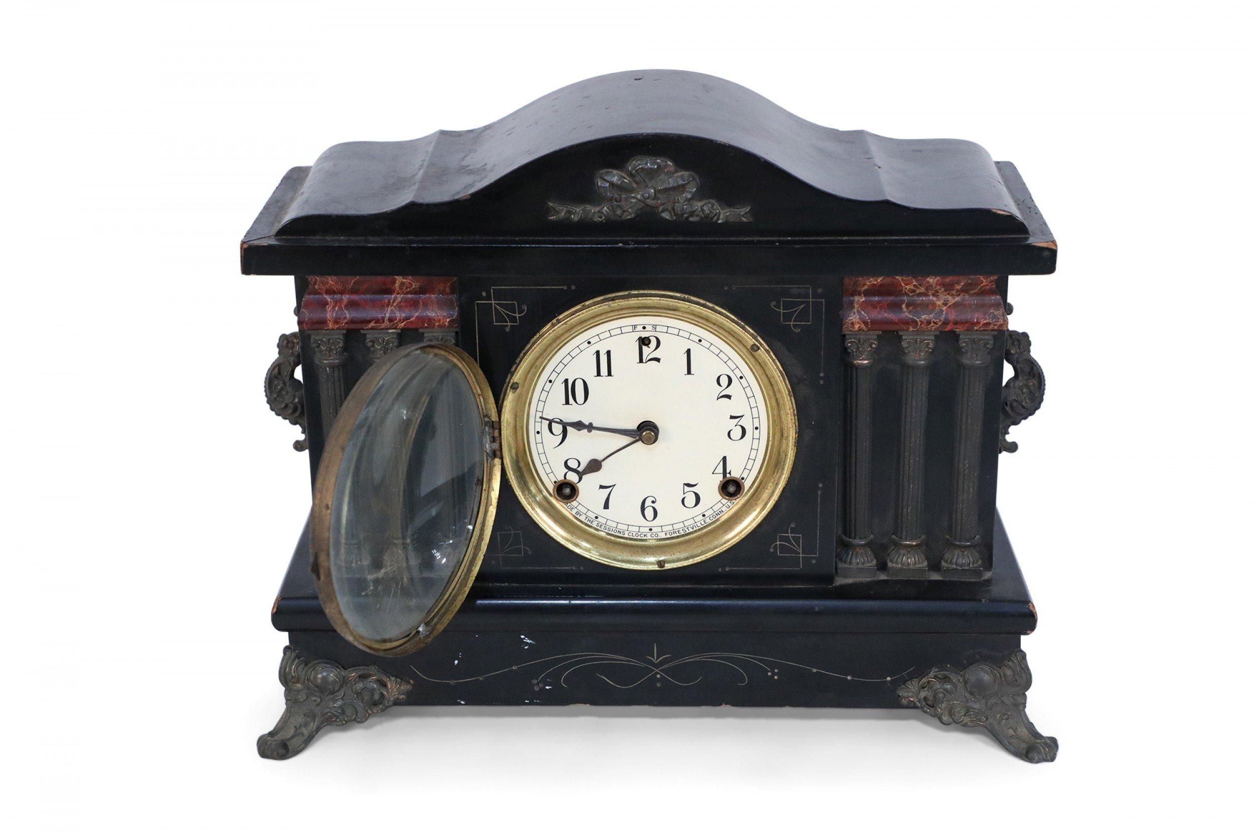 Sessions Clock Co. Amerikanische viktorianische Kaminuhr aus Bronze mit Holzkoffer und Säulen (19. Jahrhundert) im Angebot