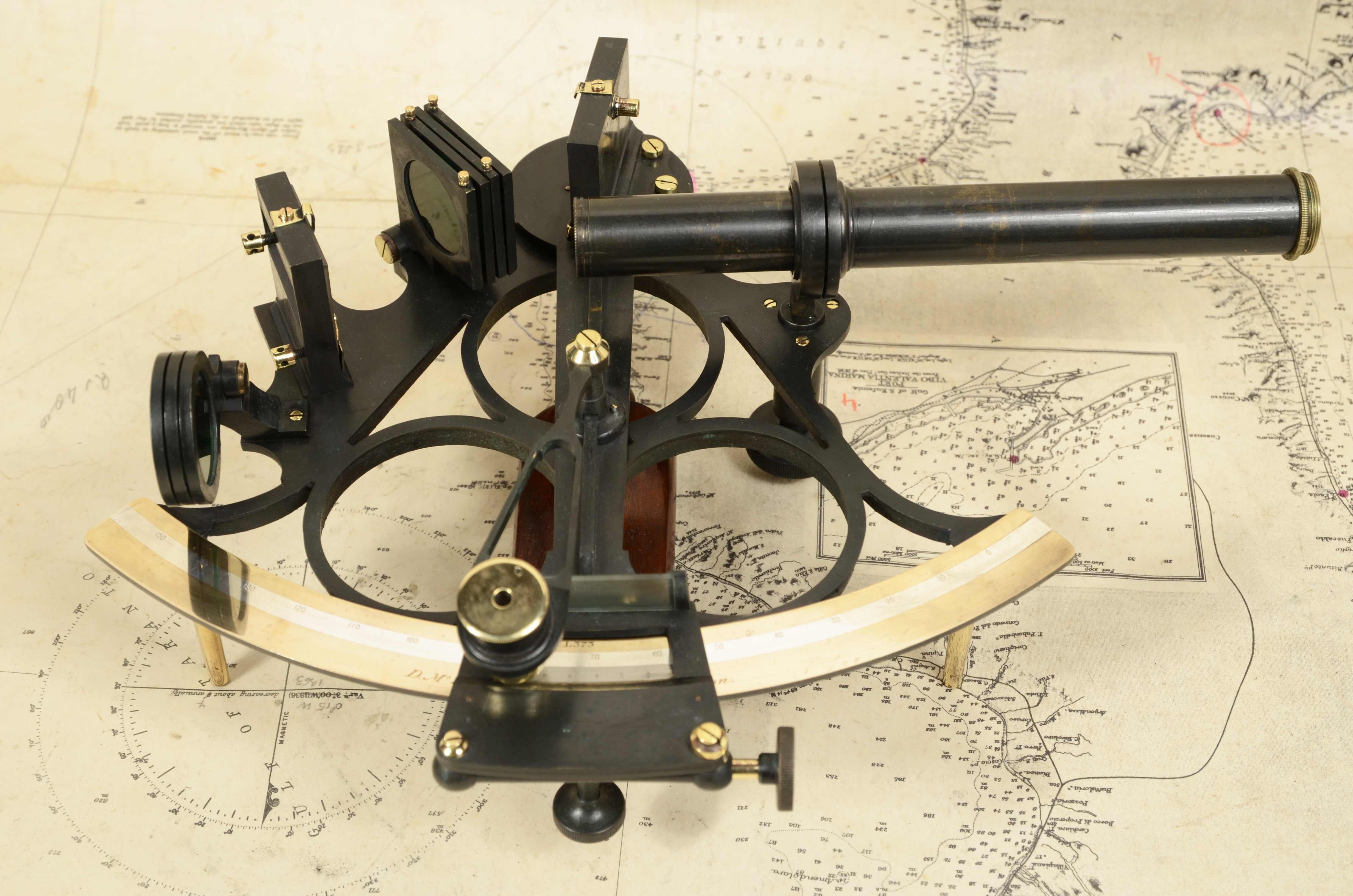 Sextant en laiton bruni D. Mc Lean & Co  Lta 113 Frenchurch  St. Londres 1890 en vente 10