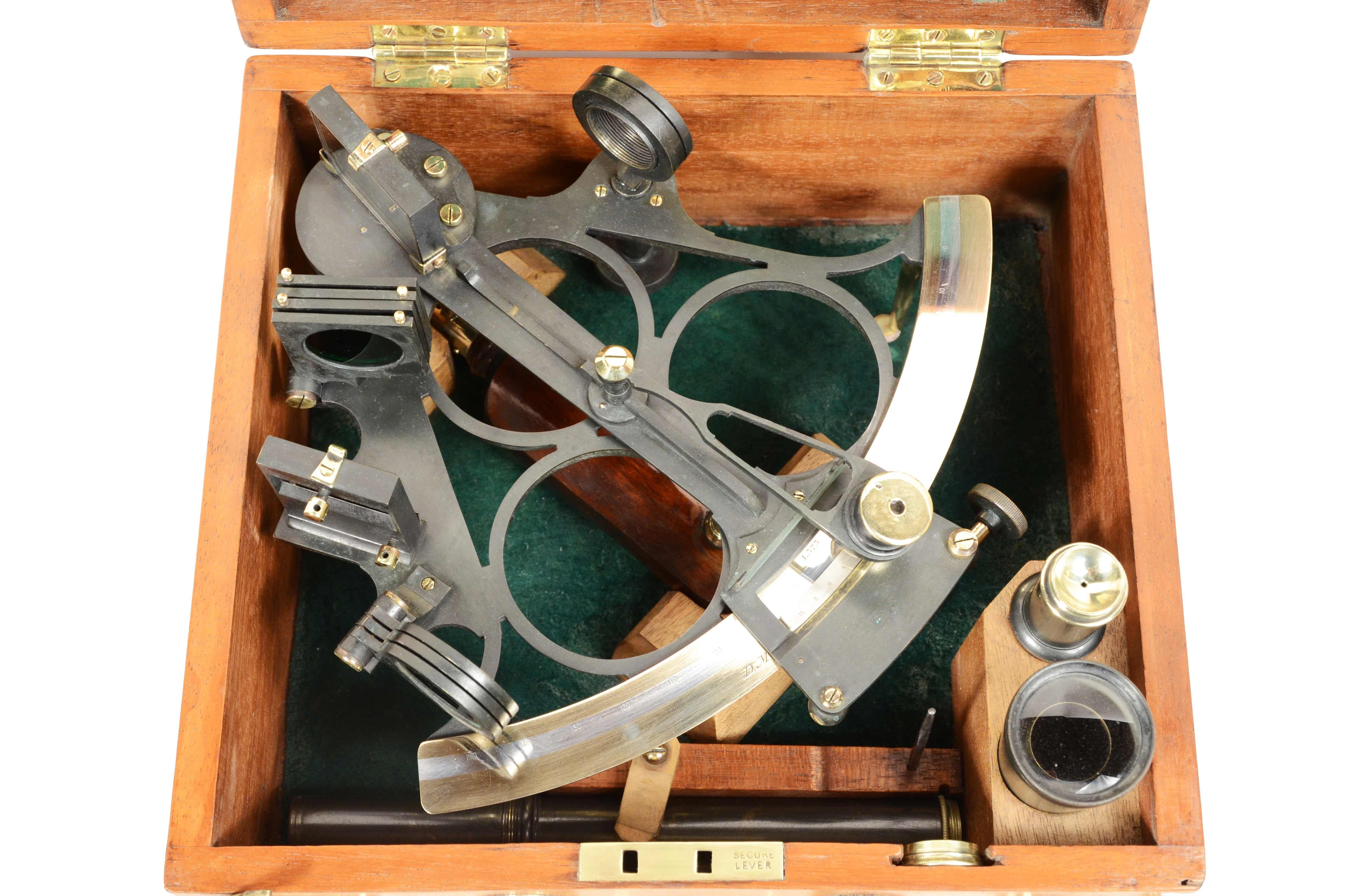 Sextant en laiton bruni D. Mc Lean & Co  Lta 113 Frenchurch  St. Londres 1890 Bon état - En vente à Milan, IT