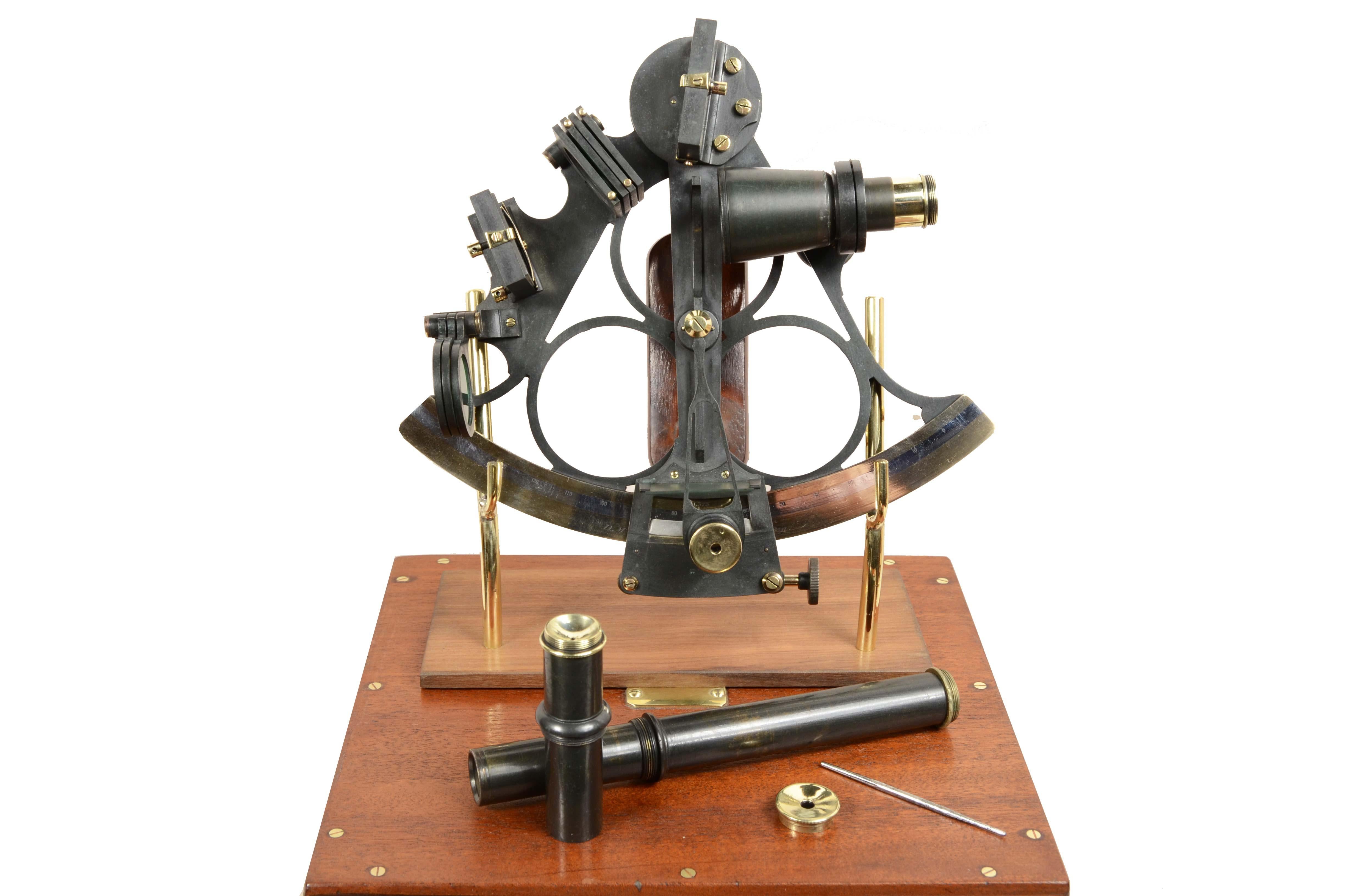 Late 19th Century Sextant en laiton bruni D. Mc Lean & Co  Lta 113 Frenchurch  St. Londres 1890 en vente