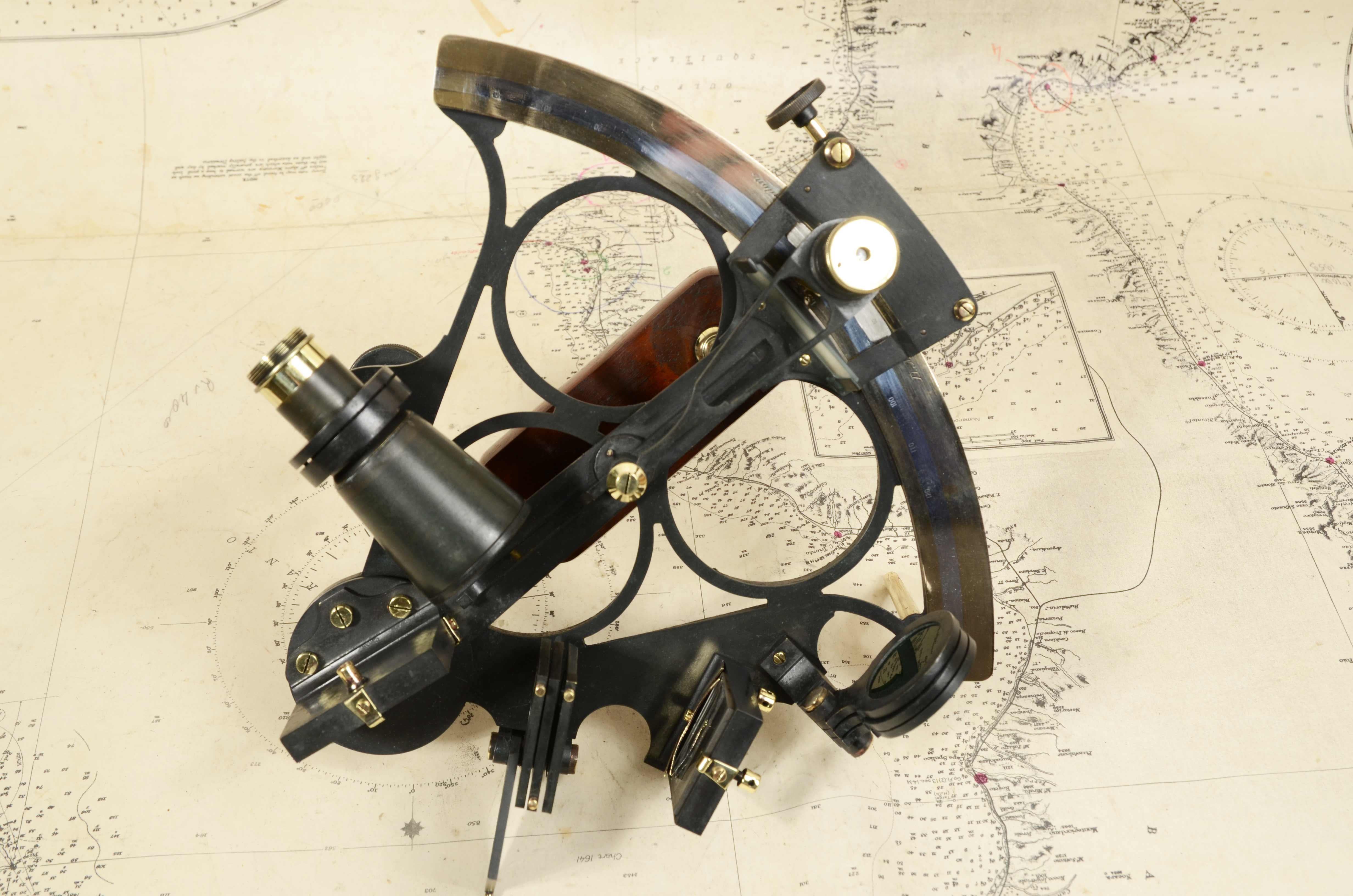 Sextant en laiton bruni D. Mc Lean & Co  Lta 113 Frenchurch  St. Londres 1890 en vente 1