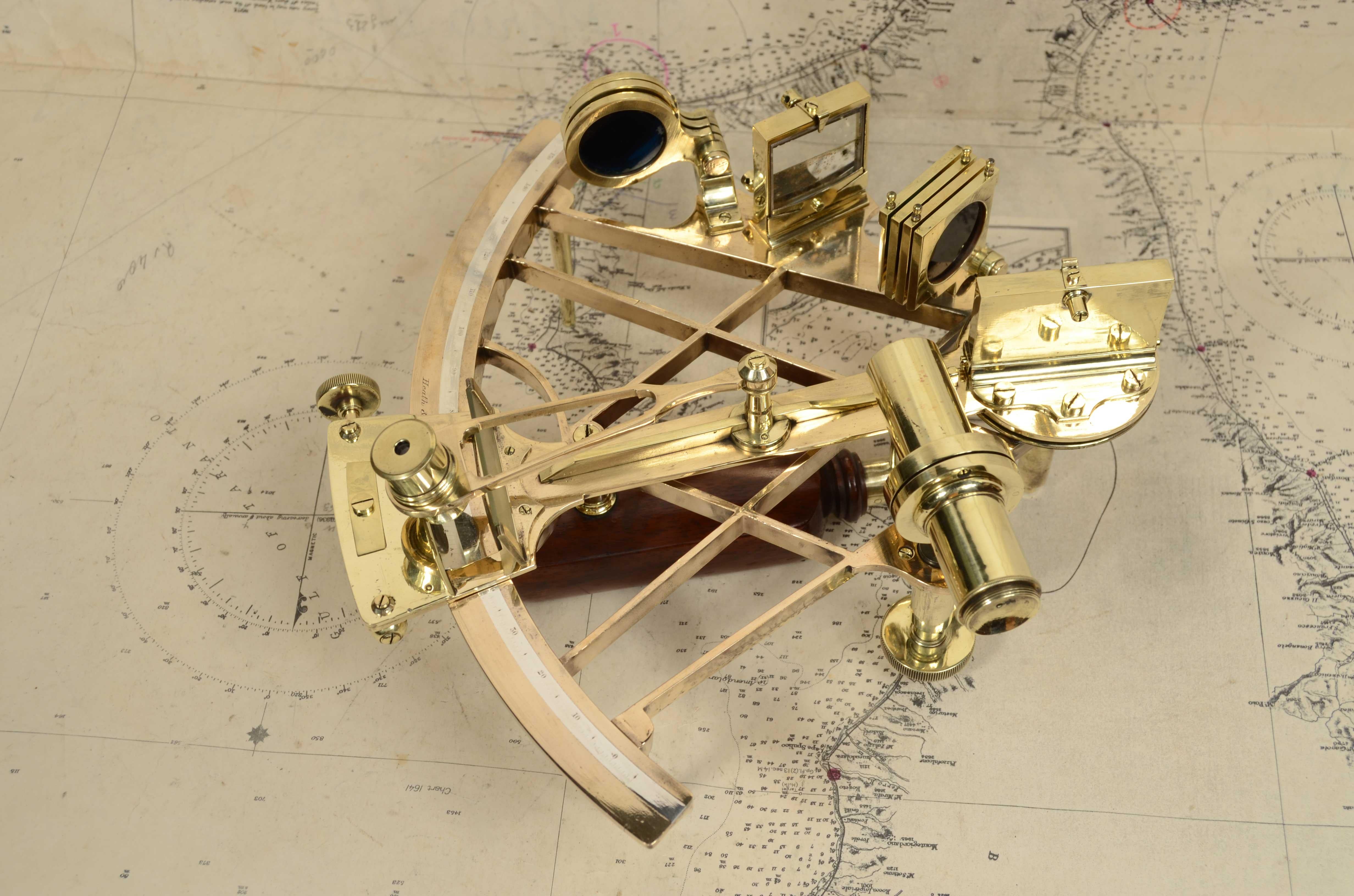Brass sextant signed Heath & C. Crayford London from the second half of the 19th century 10
