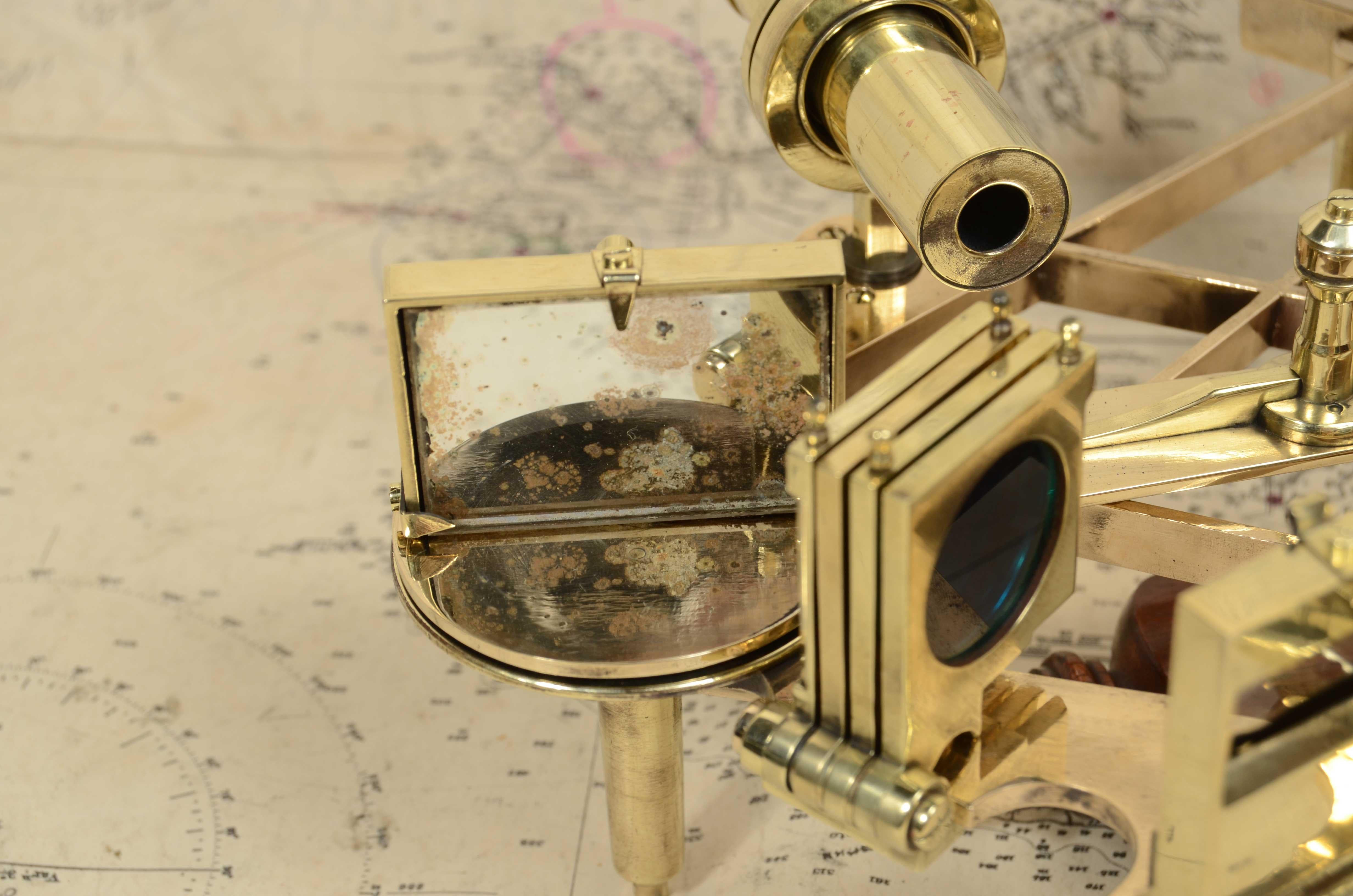 Brass sextant signed Heath & C. Crayford London from the second half of the 19th century 11