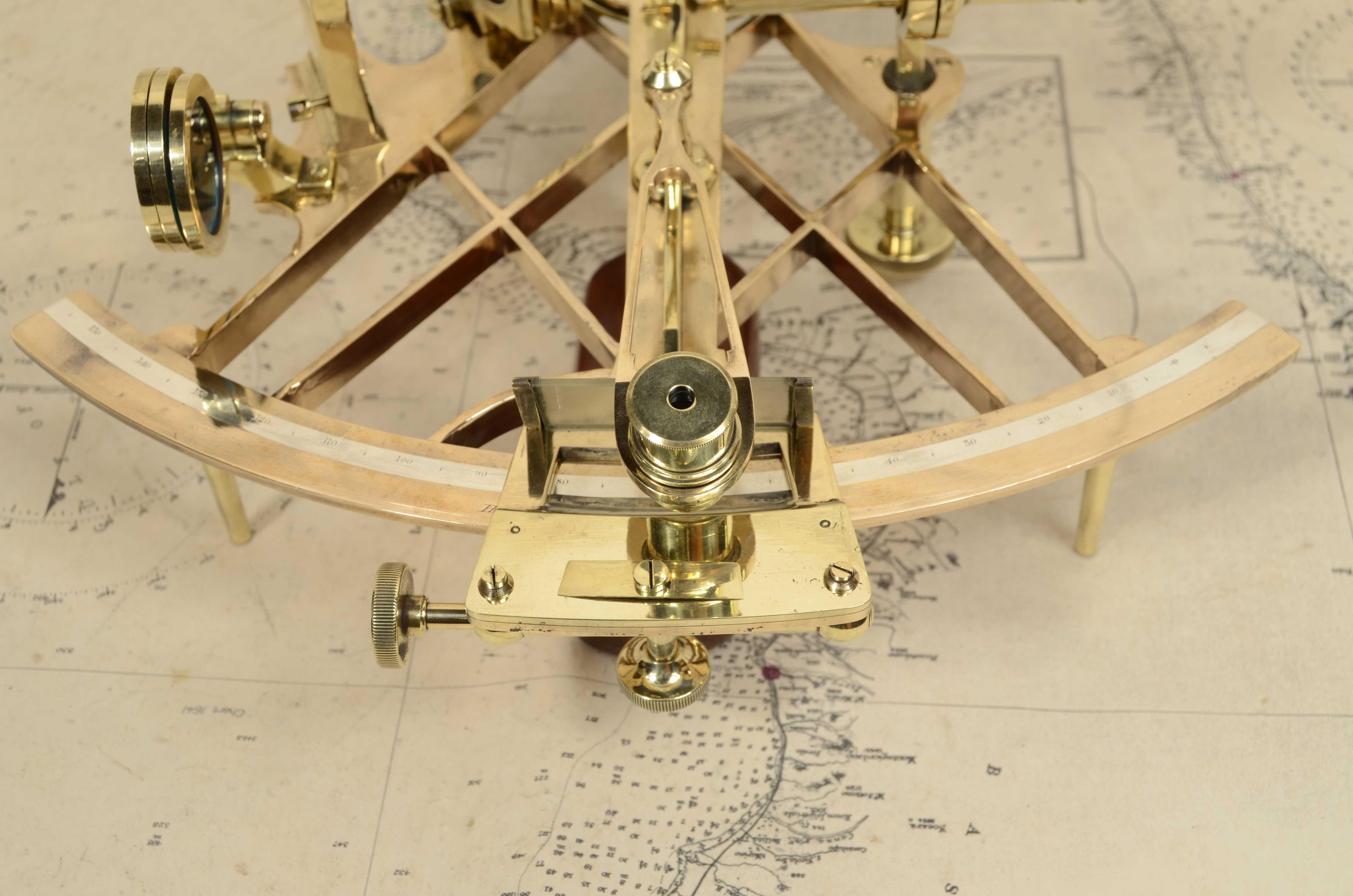 Brass sextant signed Heath & C. Crayford London from the second half of the 19th century 13