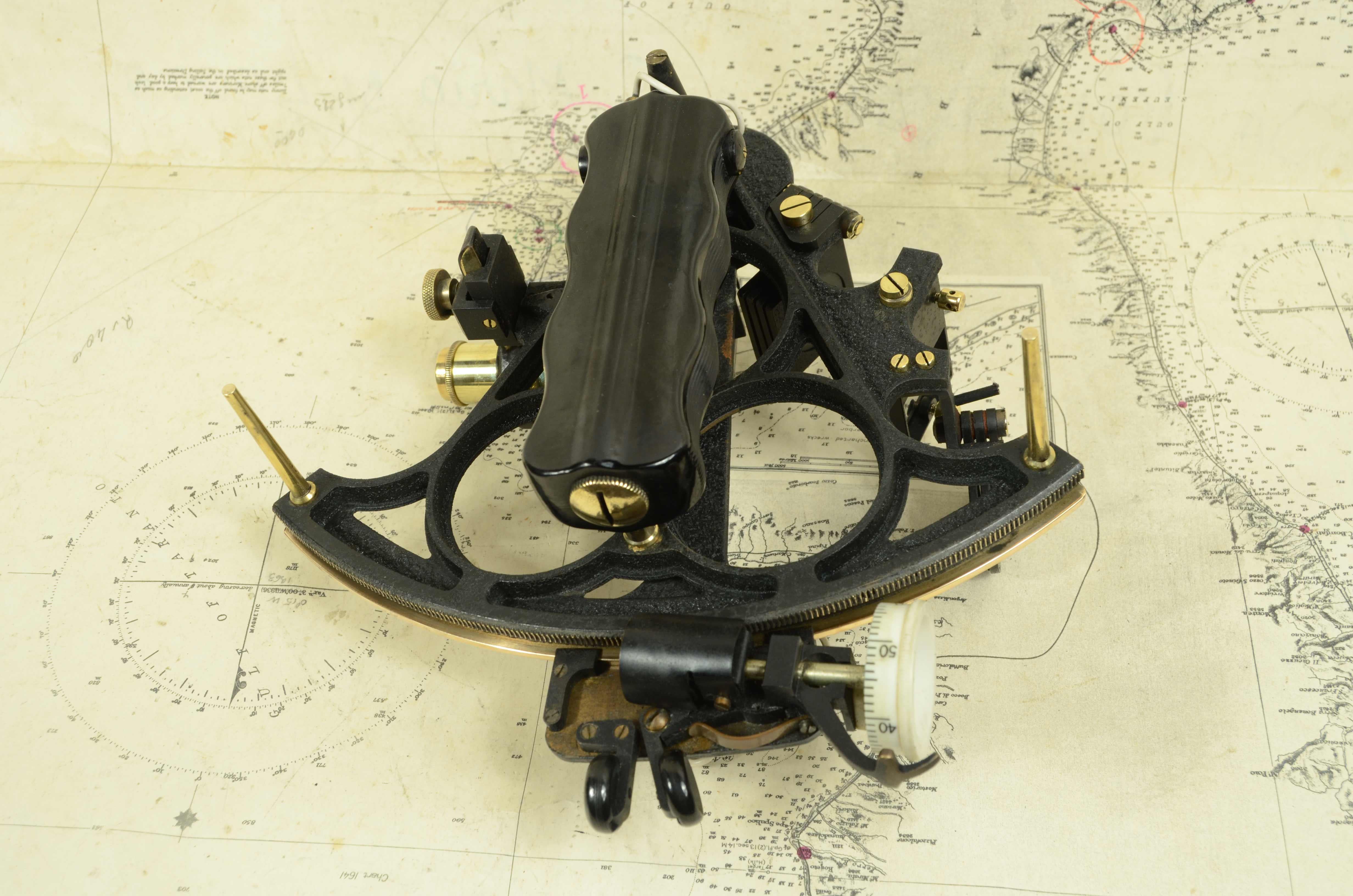 Brass sextant signed Husun Trade Mark  Serial No. 55040 from the 1930s 12