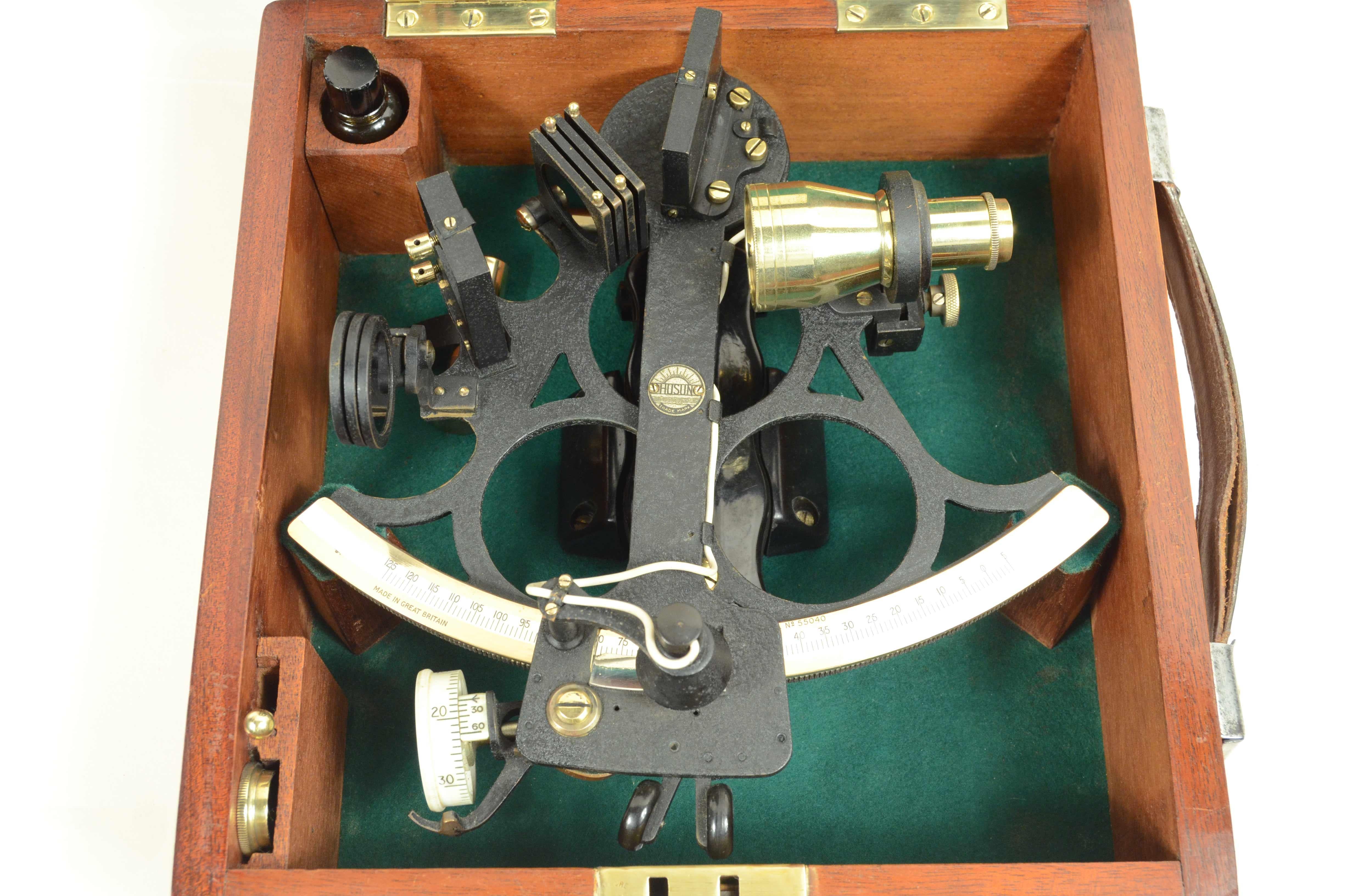 Brass sextant signed Husun Trade Mark  Serial No. 55040 from the 1930s In Good Condition In Milan, IT